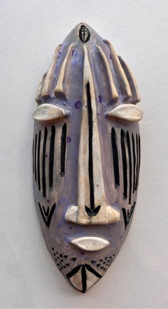 Masque 10, masque en argile abstraite violet clair d'Alice Mizrachi