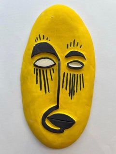 Masque 13, masque en argile jaune et noire d'Alice Mizrachi