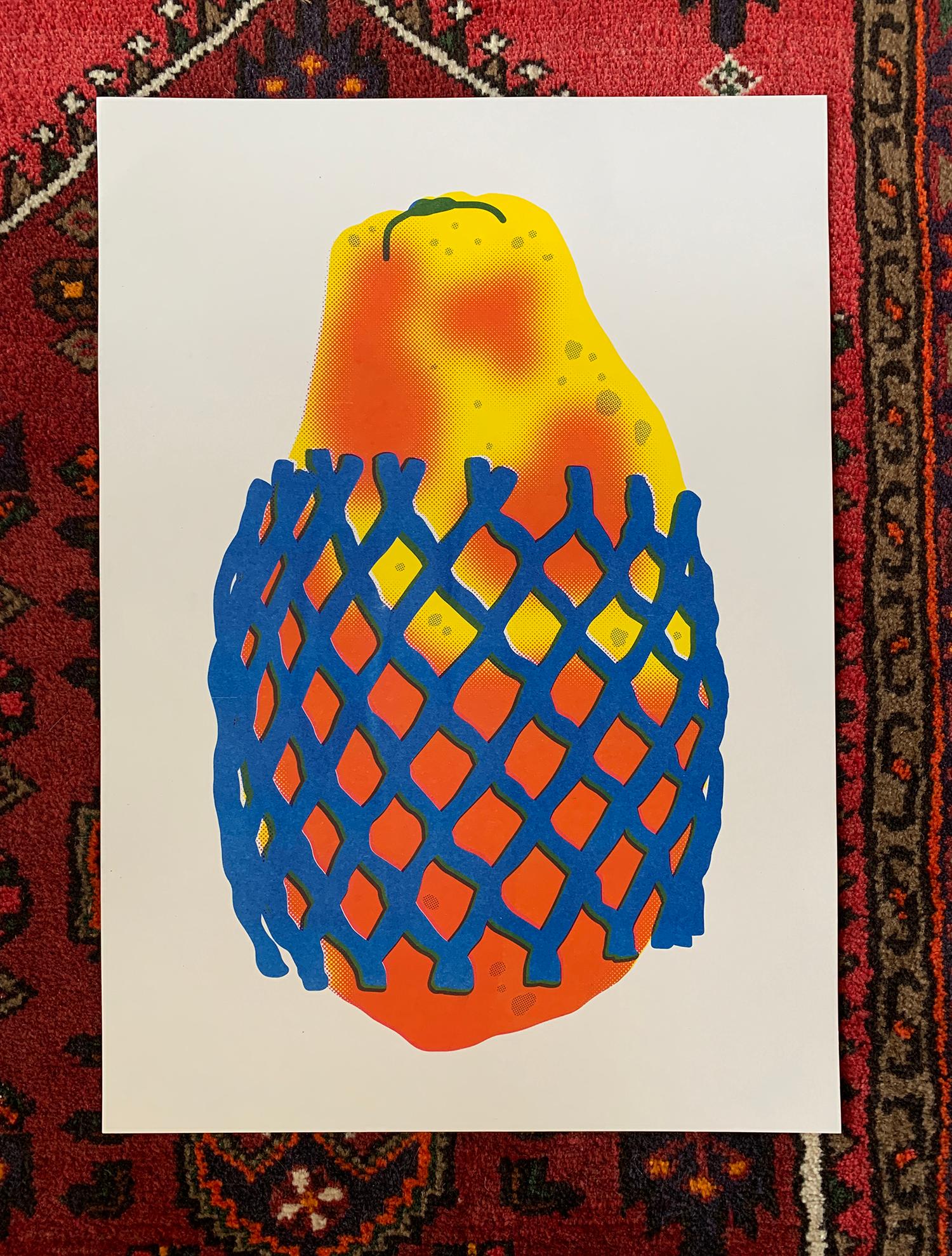 Impression risographe de fruits de Papaya enveloppée - Contemporain Print par Alice Oehr