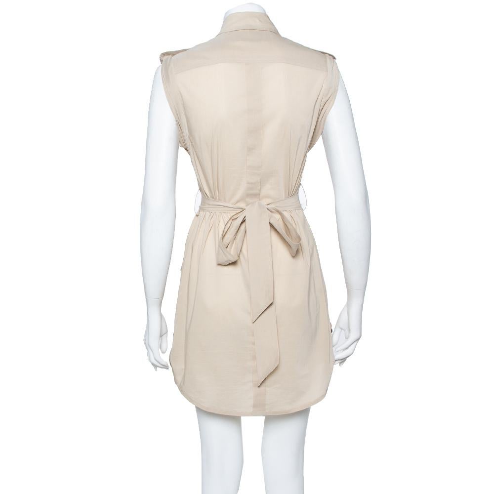 Alice + Olivia's dress is characterized by a smart design featuring a buttoned front and pockets. Mini-length, it has a tie belt at the back with a sleeveless style. Made from luxurious fabrics, it is lightweight and comfortable to wear.

