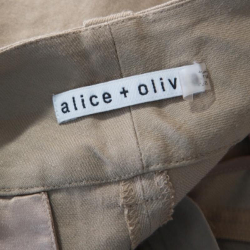 Alice + Olivia, courts manchettes en lin beige L Bon état - En vente à Dubai, Al Qouz 2