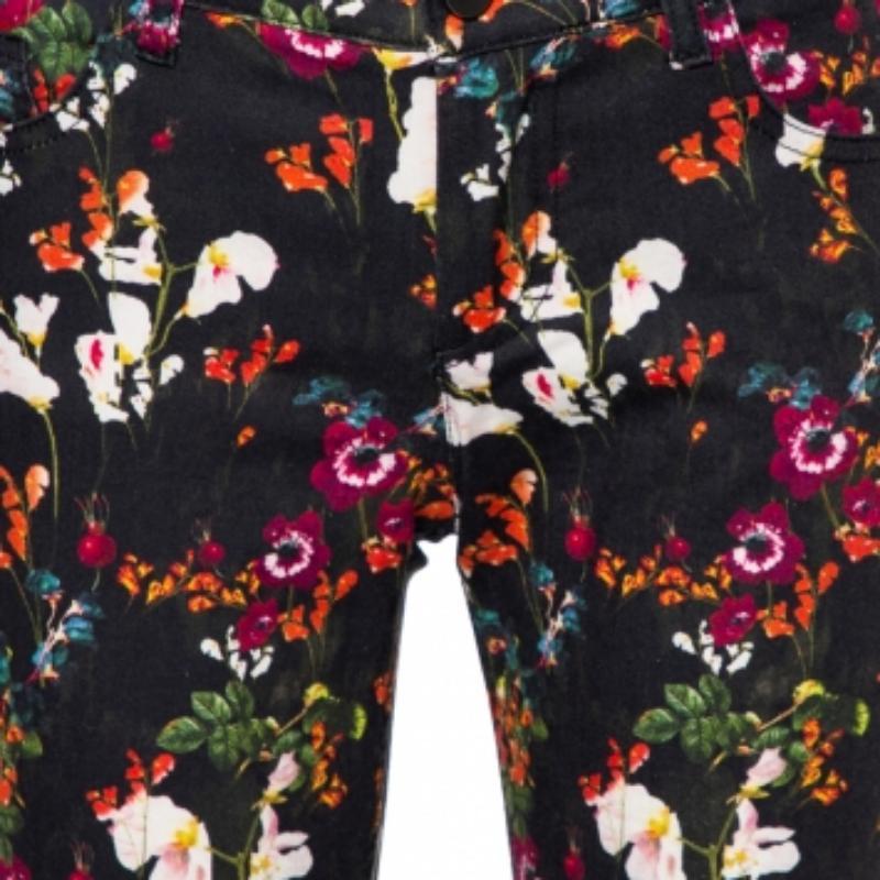 Alice + Olivia Black Floral Printed Denim Skinny Fit Jeans S In Good Condition For Sale In Dubai, Al Qouz 2