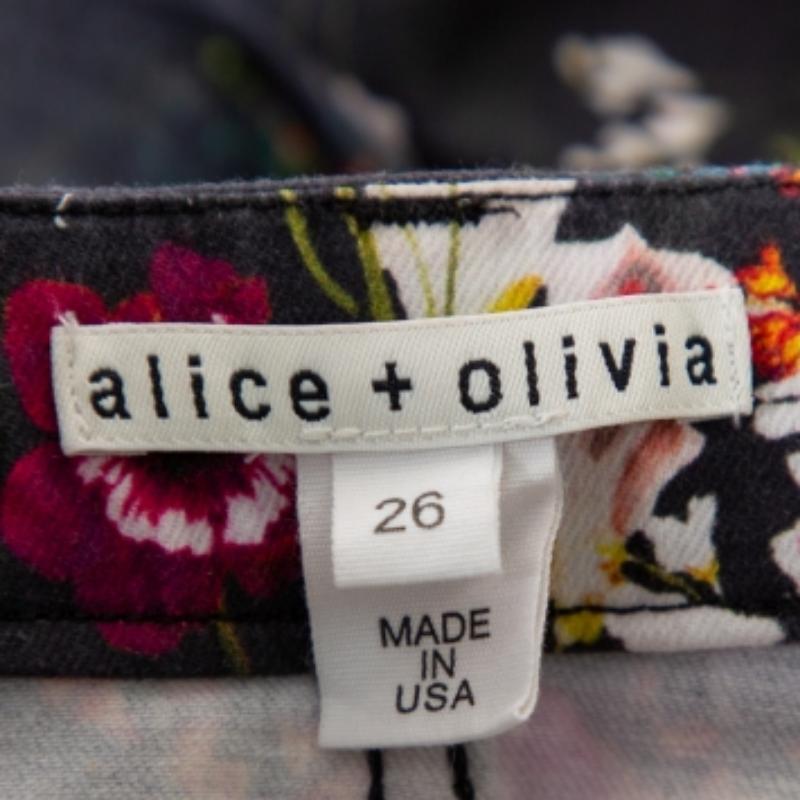 Alice + Olivia Black Floral Printed Denim Skinny Fit Jeans S For Sale 2
