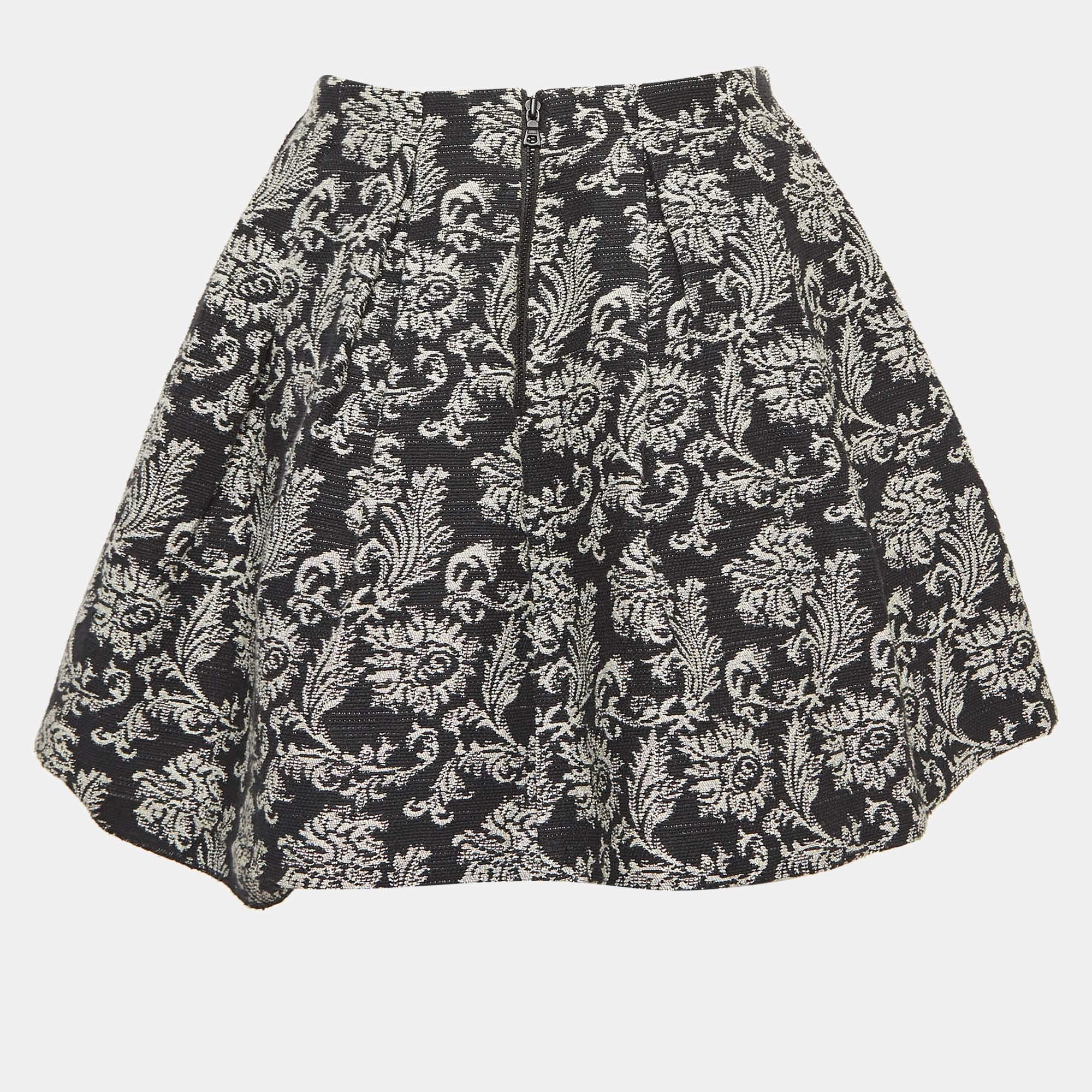 Make room in your closet for this creation from Alice + Olivia. Designed for a fashionable look this skirt is cut from jacquard fabric and features pleats that fall beautifully from the waistline.