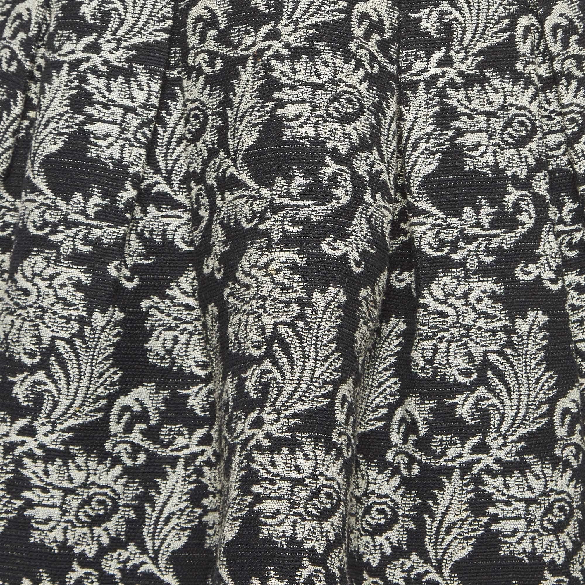 Alice + Olivia Black Jacquard Pleated Mini Skirt S In Good Condition In Dubai, Al Qouz 2
