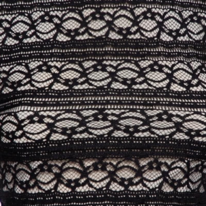 Alice + Olivia Black Lace Long Sleeve Rilo Crop Top XS In Good Condition For Sale In Dubai, Al Qouz 2