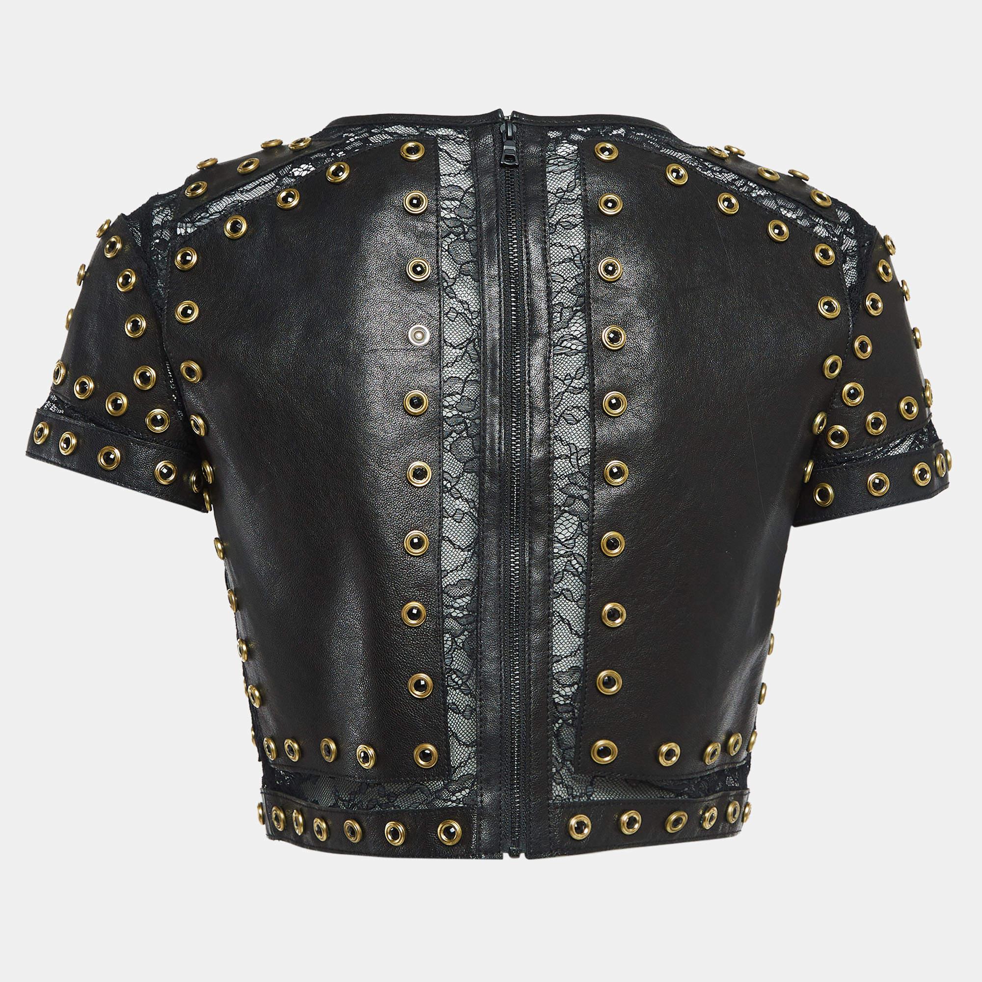 Find great style and comfort while wearing this designer top. Tailored using the best fabric the creation has been given immense detail. Style it with a skirt and heels.