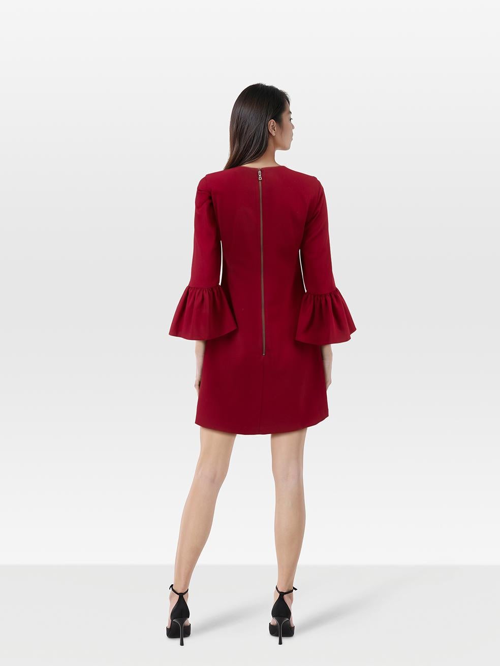 L'ÉTAT est Jamais porté, avec les étiquettes. Aucune trace d'usure n'est visible sur ce nouvel article de revente Alice + Olivia.
 
 
 
 Détails
 
 
 Bourgogne
 
 Polyester
 
 Robe
 
 Manches longues en cloche
 
 Col rond
 
 Fermeture à glissière et