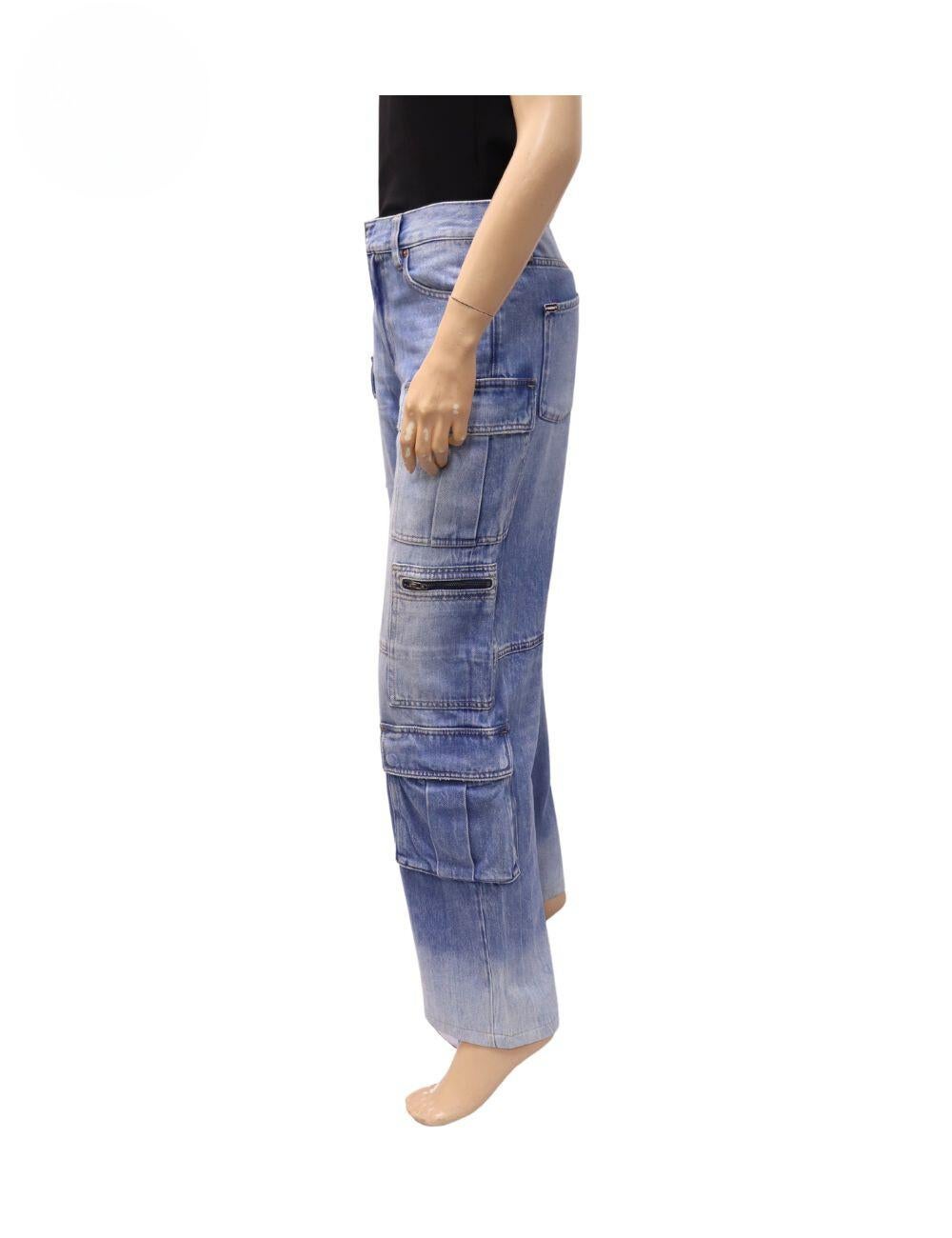Alice + Olivia Cay Baggy Denim Cargo Jeans, features a Baggy fit, Mid waisted, a Front zipper and button closure.

Material: 62% Cotton / 38% Lyocell
Size: US 0 / 25 / XS 
Waist: 75cm
Hip: 92cm
Condition: Good
