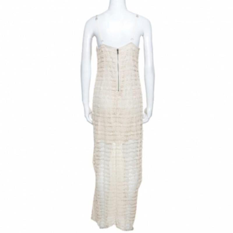 Cette jolie robe d'Alice + Olivia est un must-have. Parfaite pour l'été, cette robe en crochet se décline dans une superbe nuance de crème. Il présente une silhouette simple avec deux bretelles, une fermeture zippée et une doublure luxueuse.