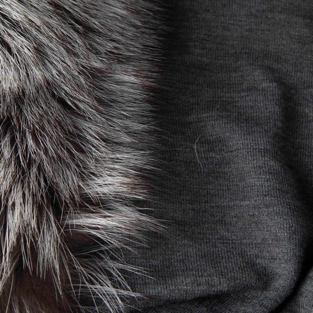 Gris Alice + Olivia Cardigan gris en laine avec col en fourrure de renard, taille XS en vente