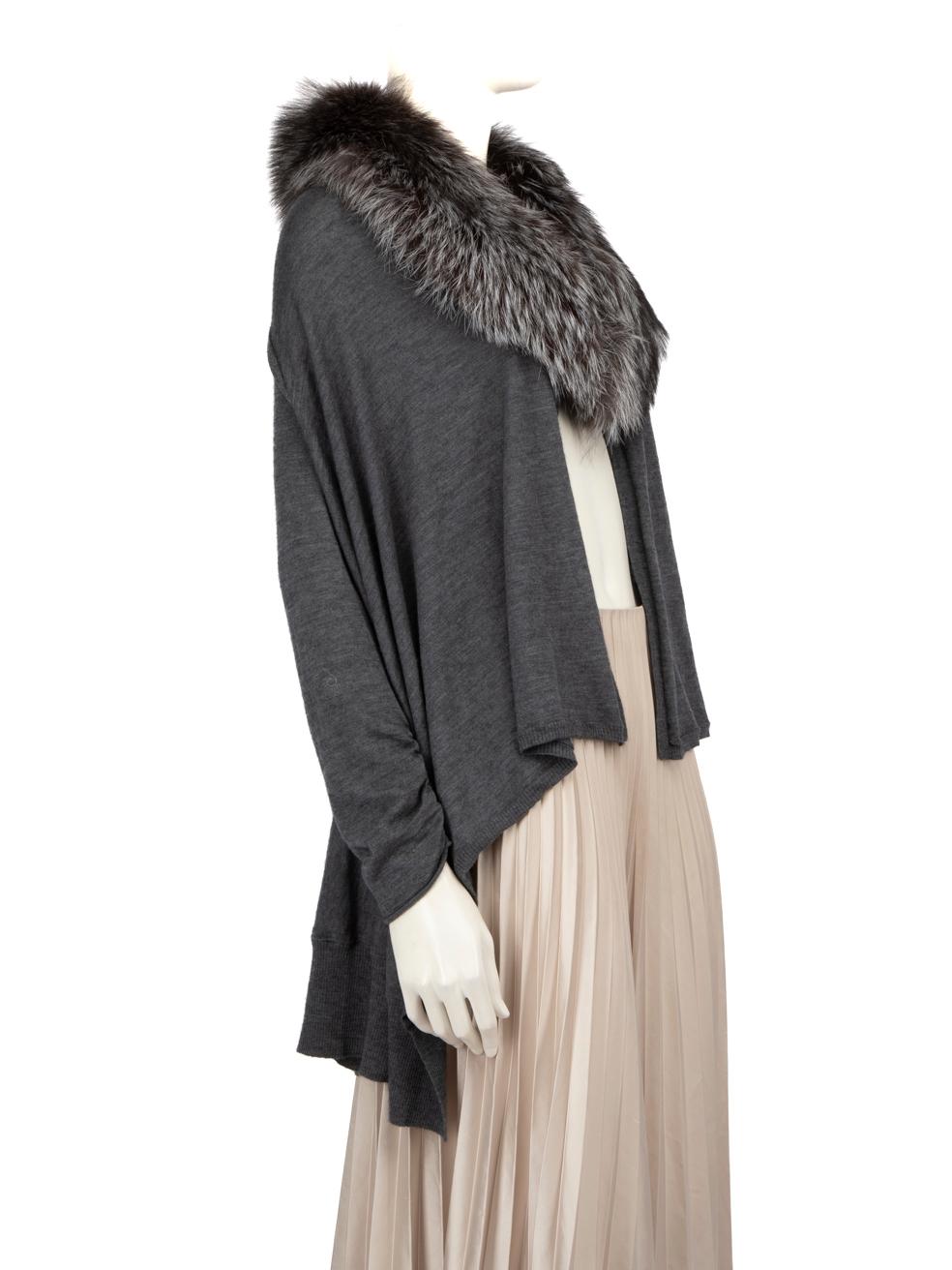 CONDITION is Very good. Minimal wear to the cardigan is evident. Light pilling on both sleeves on this used Alice + Olivia designer resale item.
 
 Details
 
 
 Grey
 
 Wool
 
 Cardigan
 
 Detachable fur collar
 
 Fox fur
 
 Neck hook fastening
 
