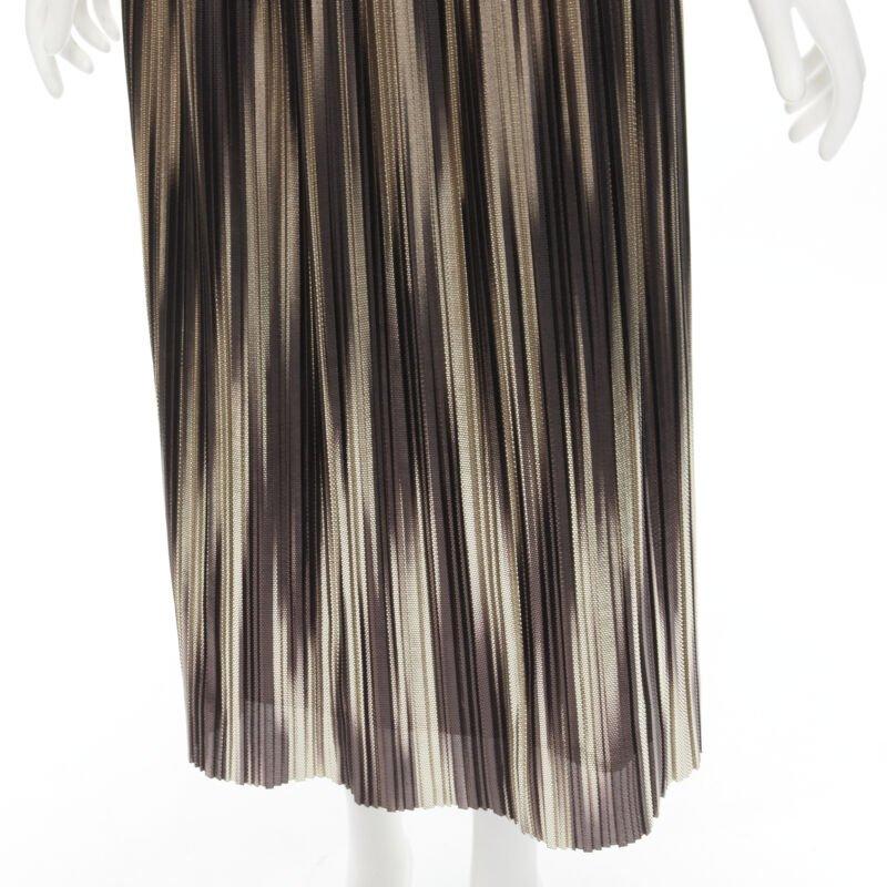 ALICE OLIVIA metallic gold pleated plisse midi skirt US8 M
Reference: KNLM/A00202
Brand: Alice Olivia
Material: Polyester
Color: Gold
Pattern: Solid
Closure: Zip
Lining:  Polyester
Extra Details: Stretchy waist band with zip back closure
Made in: