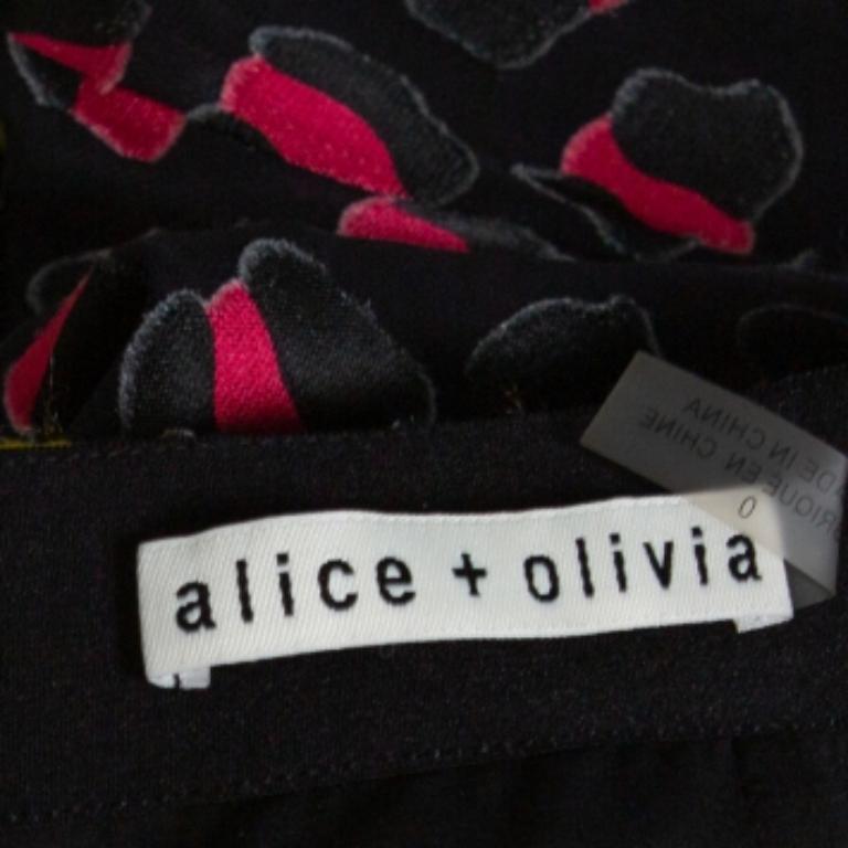Enhance your everyday style when you wear this Janessa skirt from Alice + Olivia! The multicolor creation is made of a silk blend and detailed with a leopard print burnout design. It comes equipped with a zip closure at the back and will look good