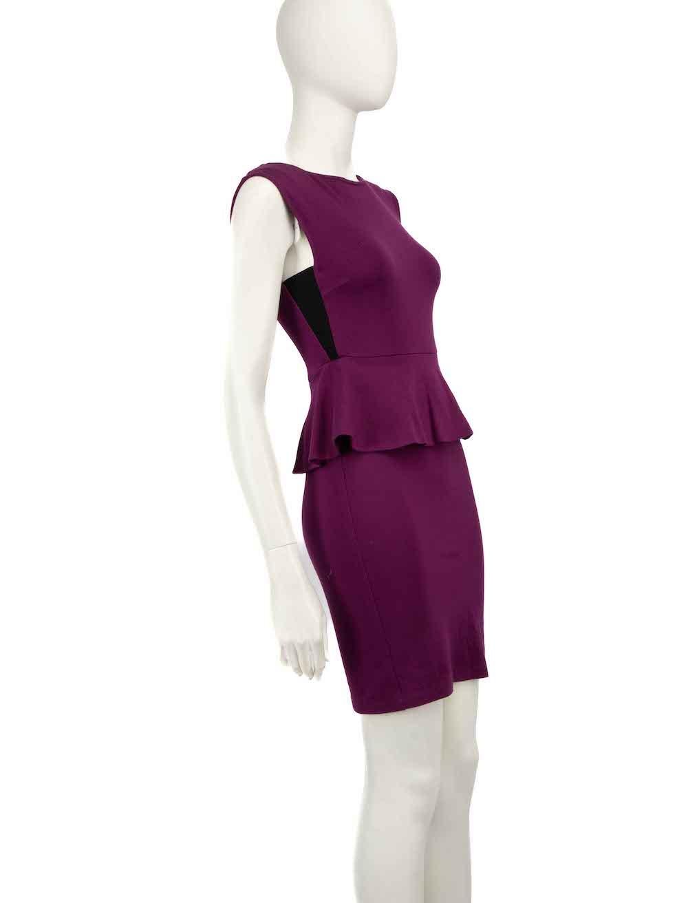 L'ÉTAT est bon. Une usure mineure de la robe est évidente. Légère usure des coutures à l'ourlet où l'on trouve un certain nombre de plucks et de pulls sur cet article de revente de créateur Alice + Olivia d'occasion.
 

 

 

 Détails
 

 

 Violet
