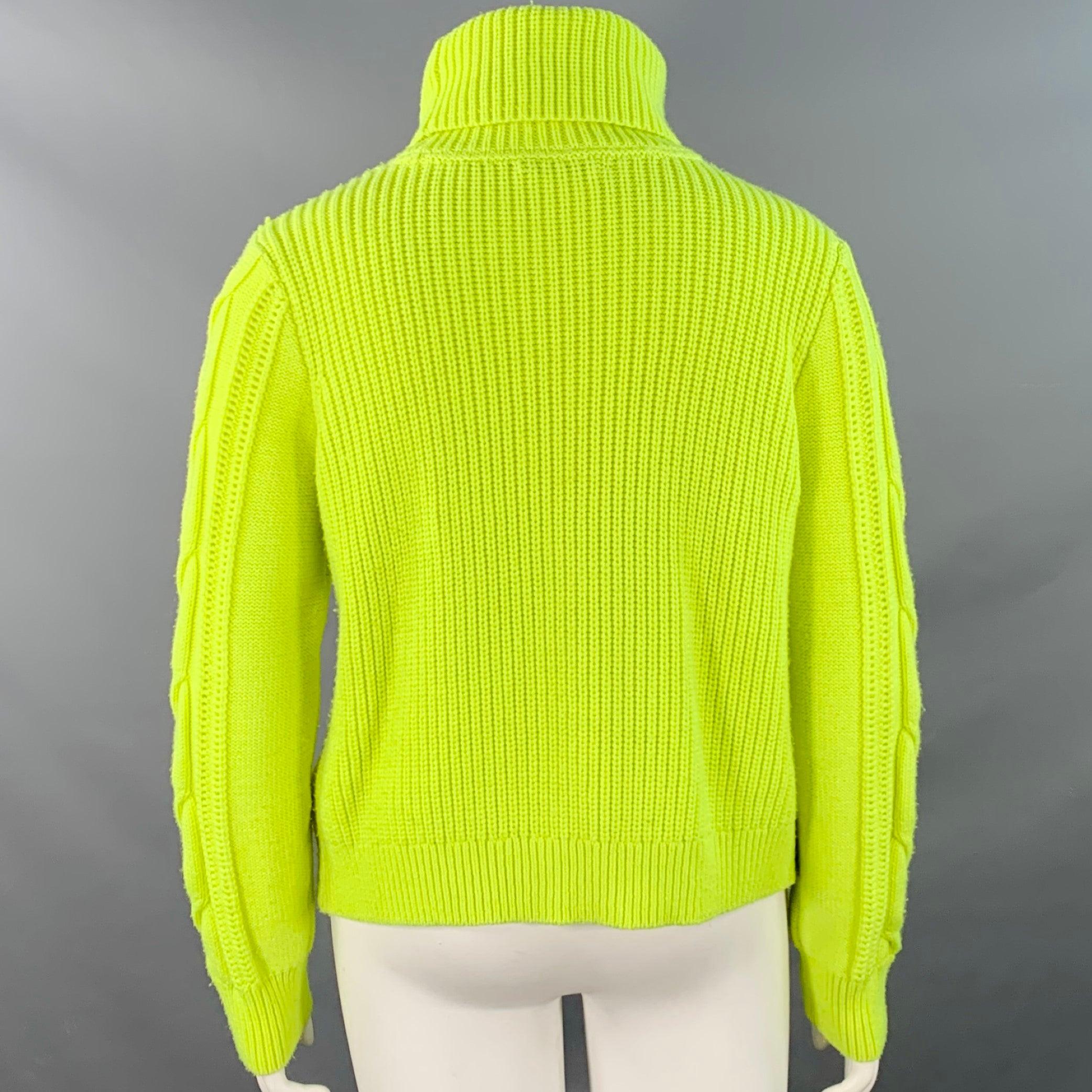 Giallo ALICE + OLIVIA Taglia L Maglione a collo alto in misto lana giallo neon e maglia a cavo in vendita
