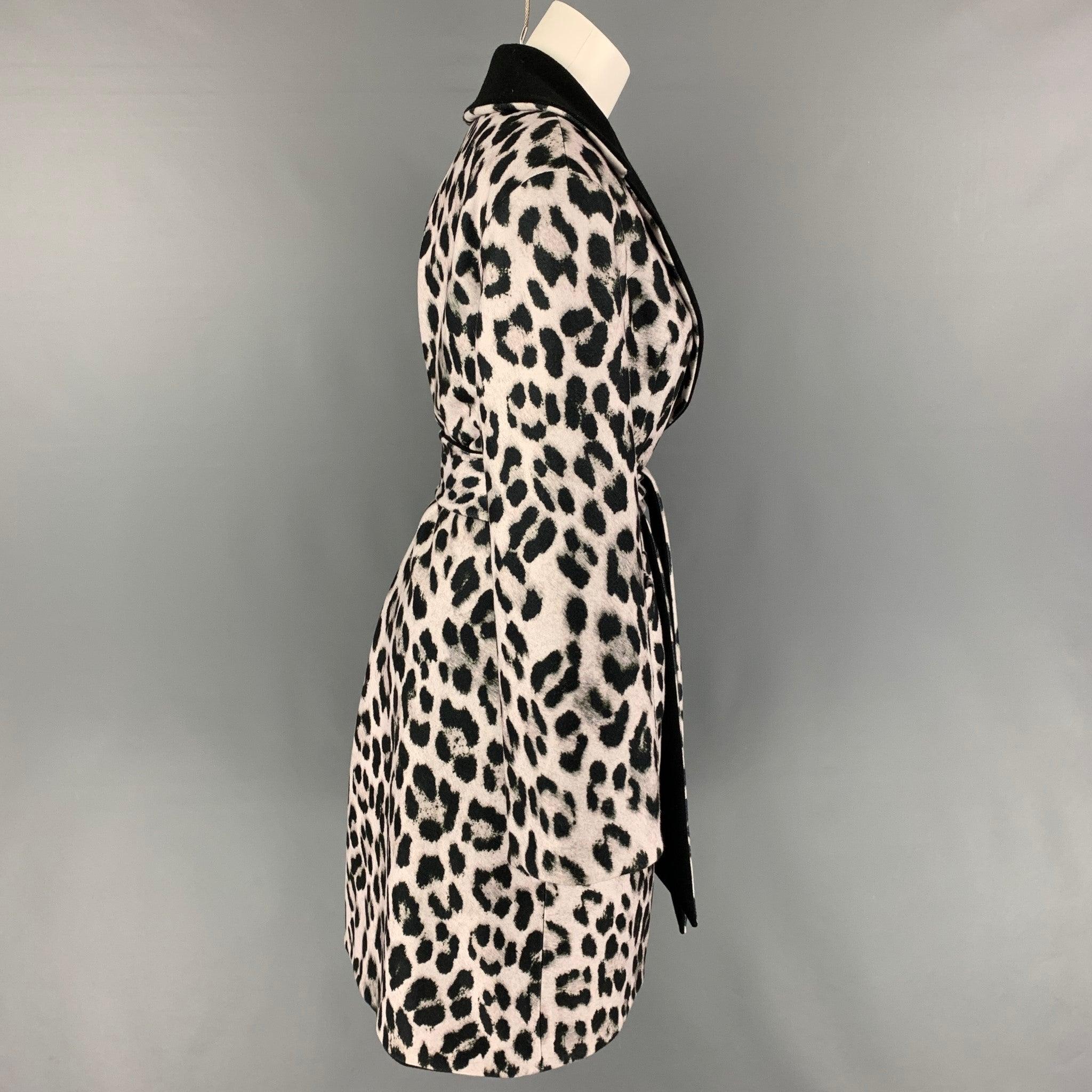 ALICE + OLIVIA coat comes in a black & white animal print polyester featuring a reversible style, belted, notch lapel, patch pockets, and a open front.
Very Good
Pre-Owned Condition. 

Marked:   XS/S 

Measurements: 
 
Shoulder: 18.5 inches  Bust: