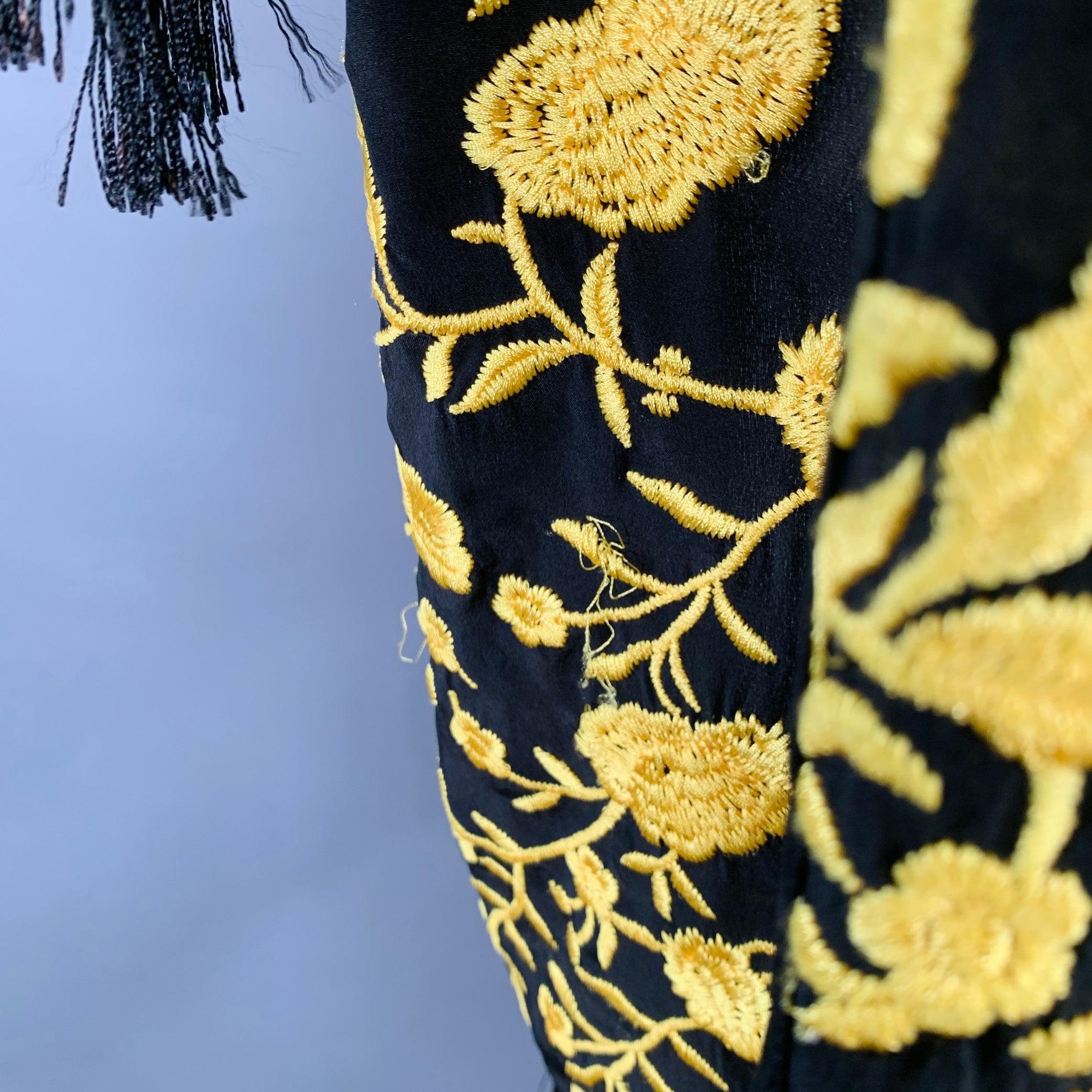 ALICE + OLIVIA Size XS/S Black Yellow Silk Embroidered Open Front Fringe Coat (Manteau à franges ouvert sur le devant) en vente 3