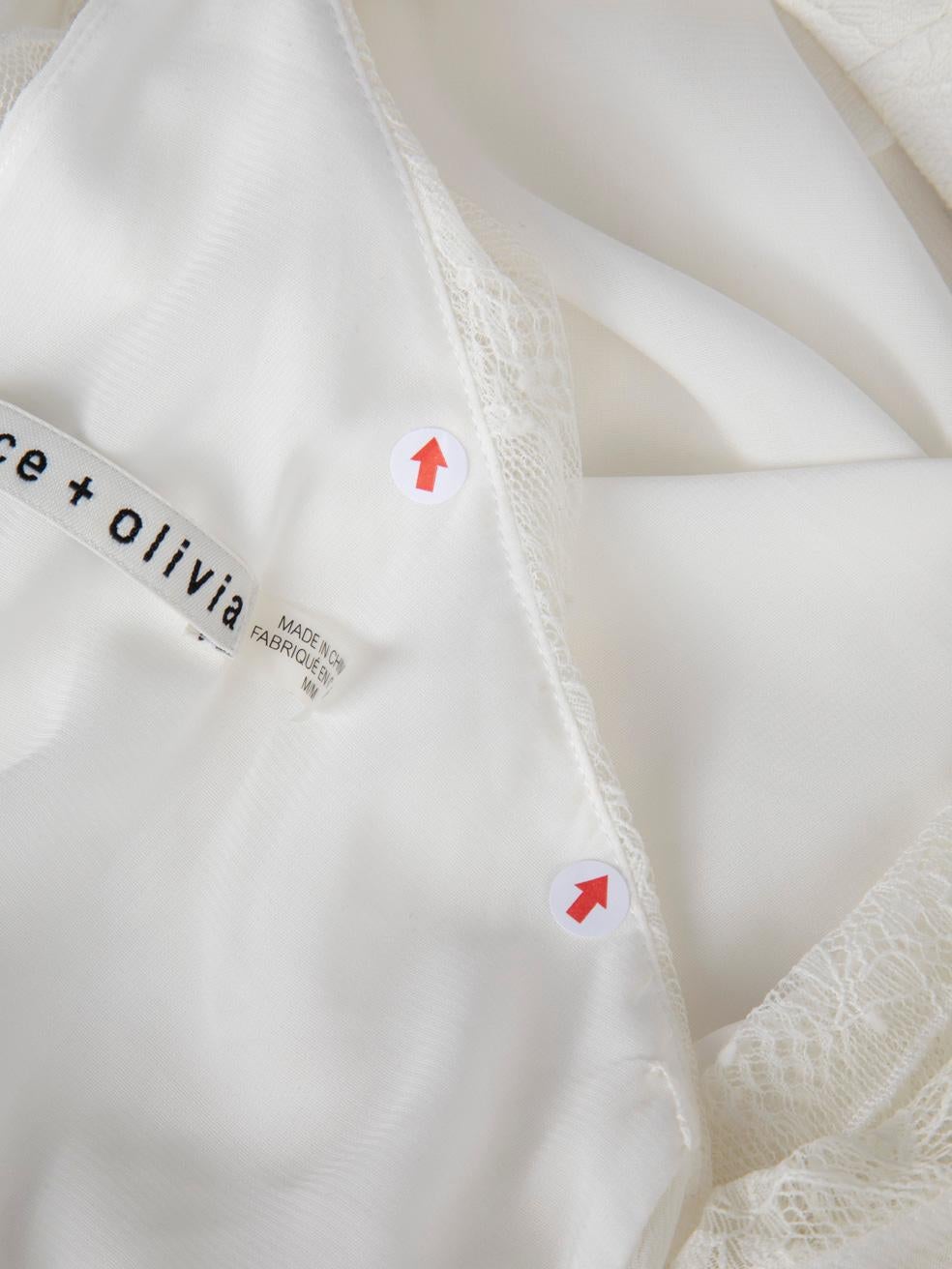 Alice + Olivia White Shoulder Cut Out Top Size M For Sale 3