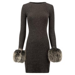 Alice & Olivia Damen Minikleid aus grauem Pelz mit Manschettenbesatz