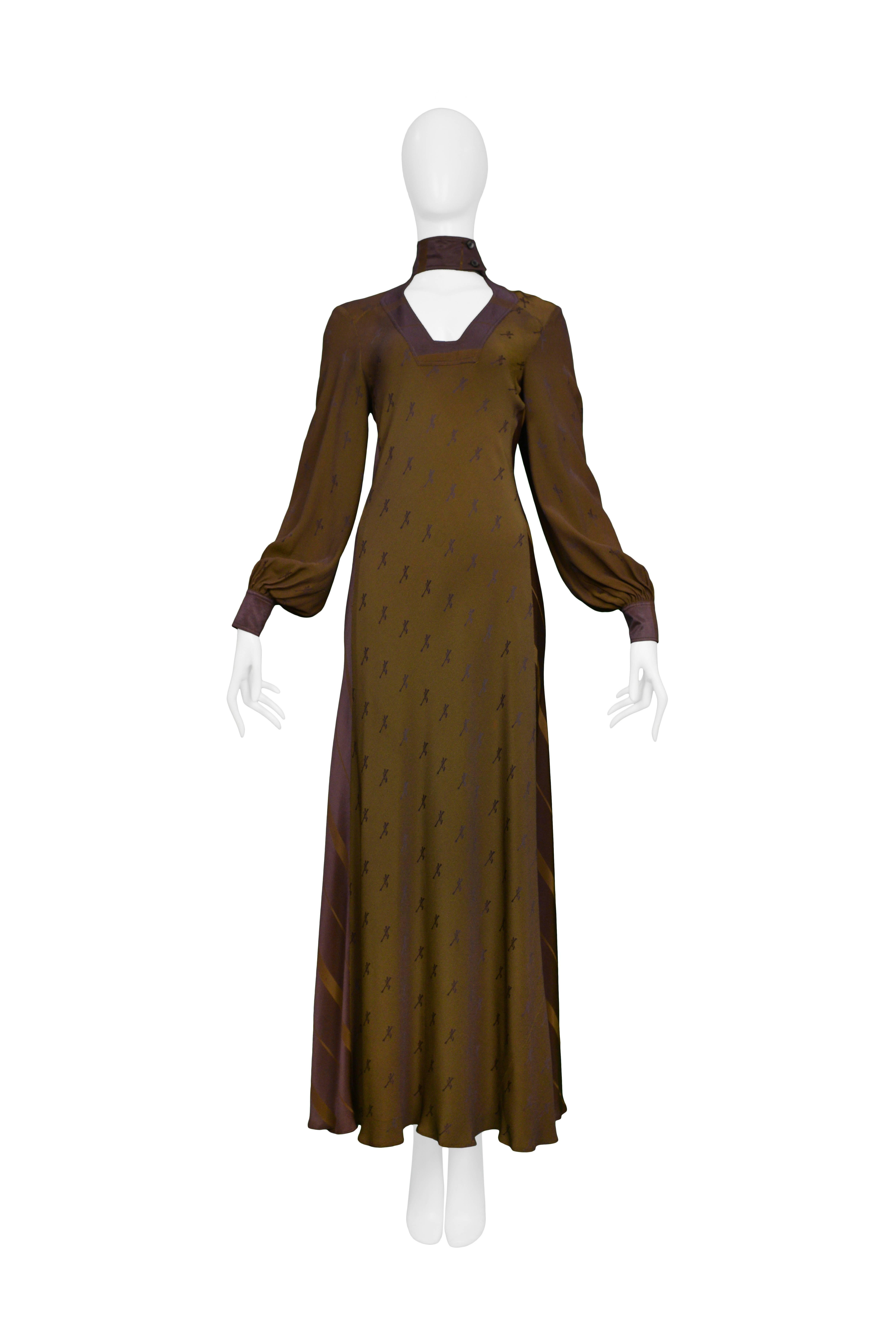 TWO TONE CAMEO GOWN 1978
Condition : Excellent Vintage Condition
A rare and unusual Alice Pollock two tone purple and brown iridescent gown. The dress features a damask woven print, button cameo collar, and maxi length. England, 1978. 