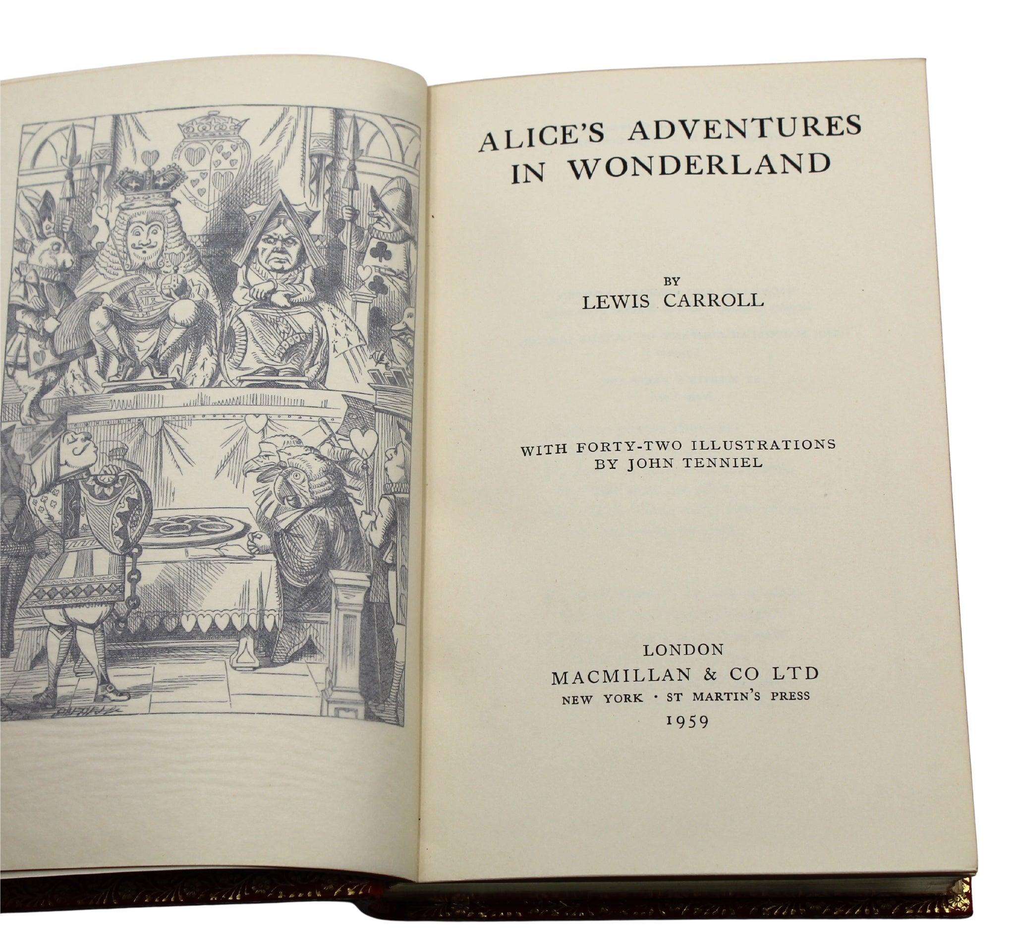 Les aventures d'Alice au pays des merveilles et à travers le regard de Lewis Carroll Excellent état - En vente à Colorado Springs, CO