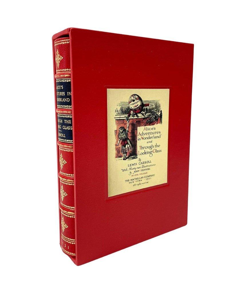 Embossé Les aventures d'Alice au pays des merveilles et à travers le regard de Lewis Carroll en vente