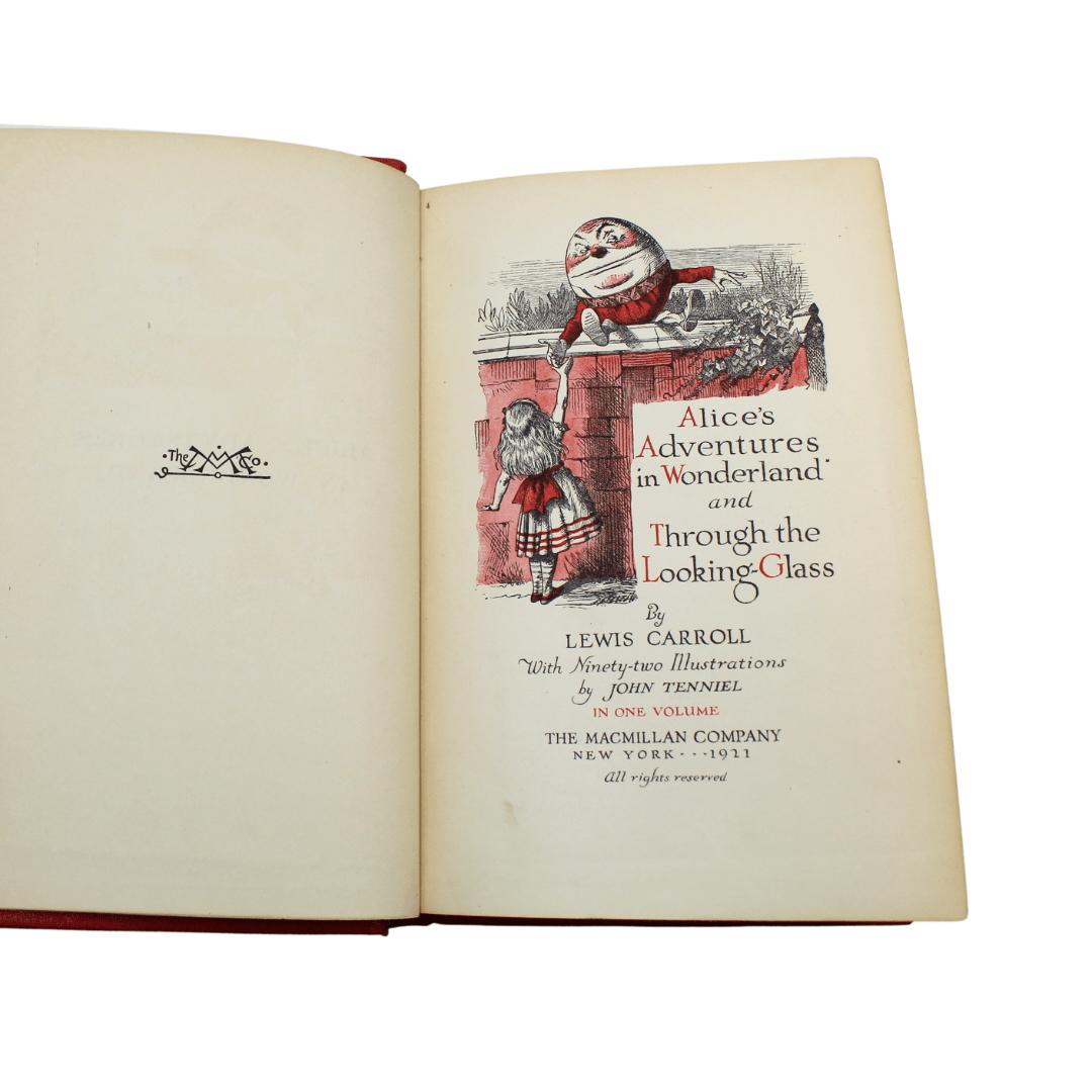 Début du 20ème siècle Les aventures d'Alice au pays des merveilles et à travers le regard de Lewis Carroll en vente