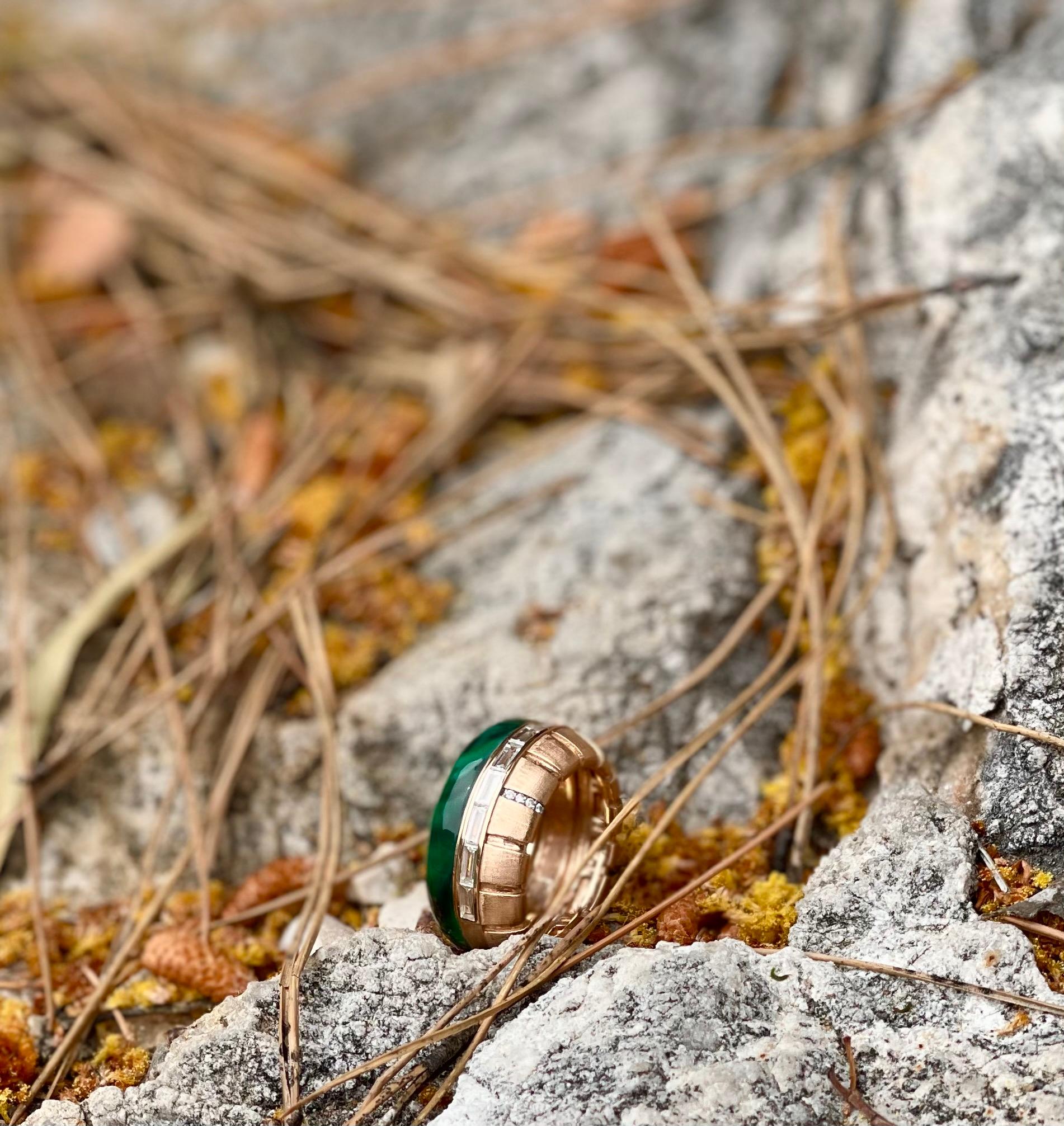 Modern Alicha Ring in 14 Karat Rose Gold with Malachite Enamel & Diamond For Sale