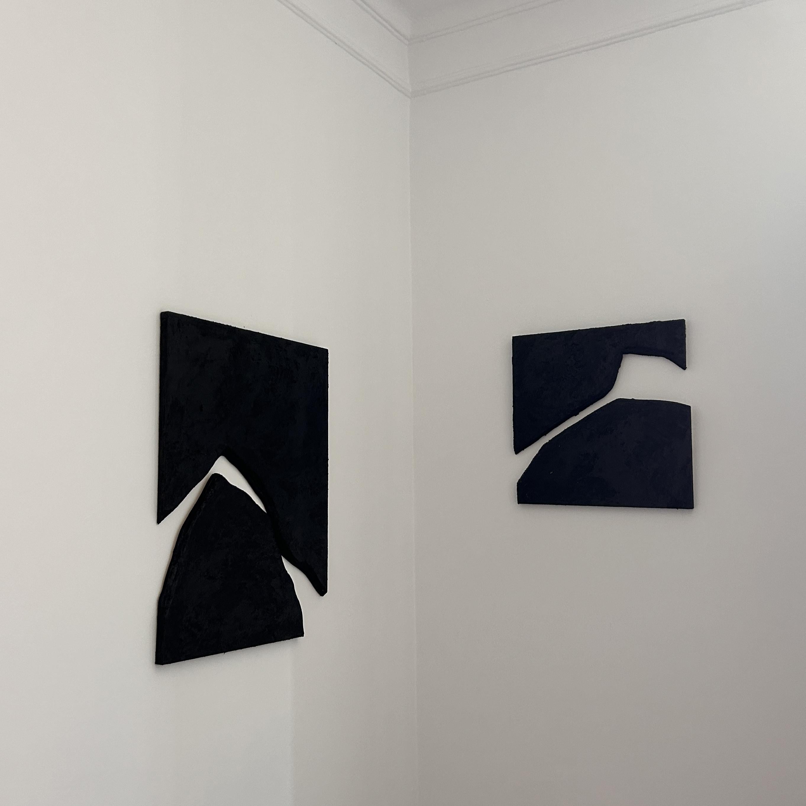 ABSTRACT Artwork Black Dark Wood Panels by Spanish Alicia Gimeno 2024 en vente 4