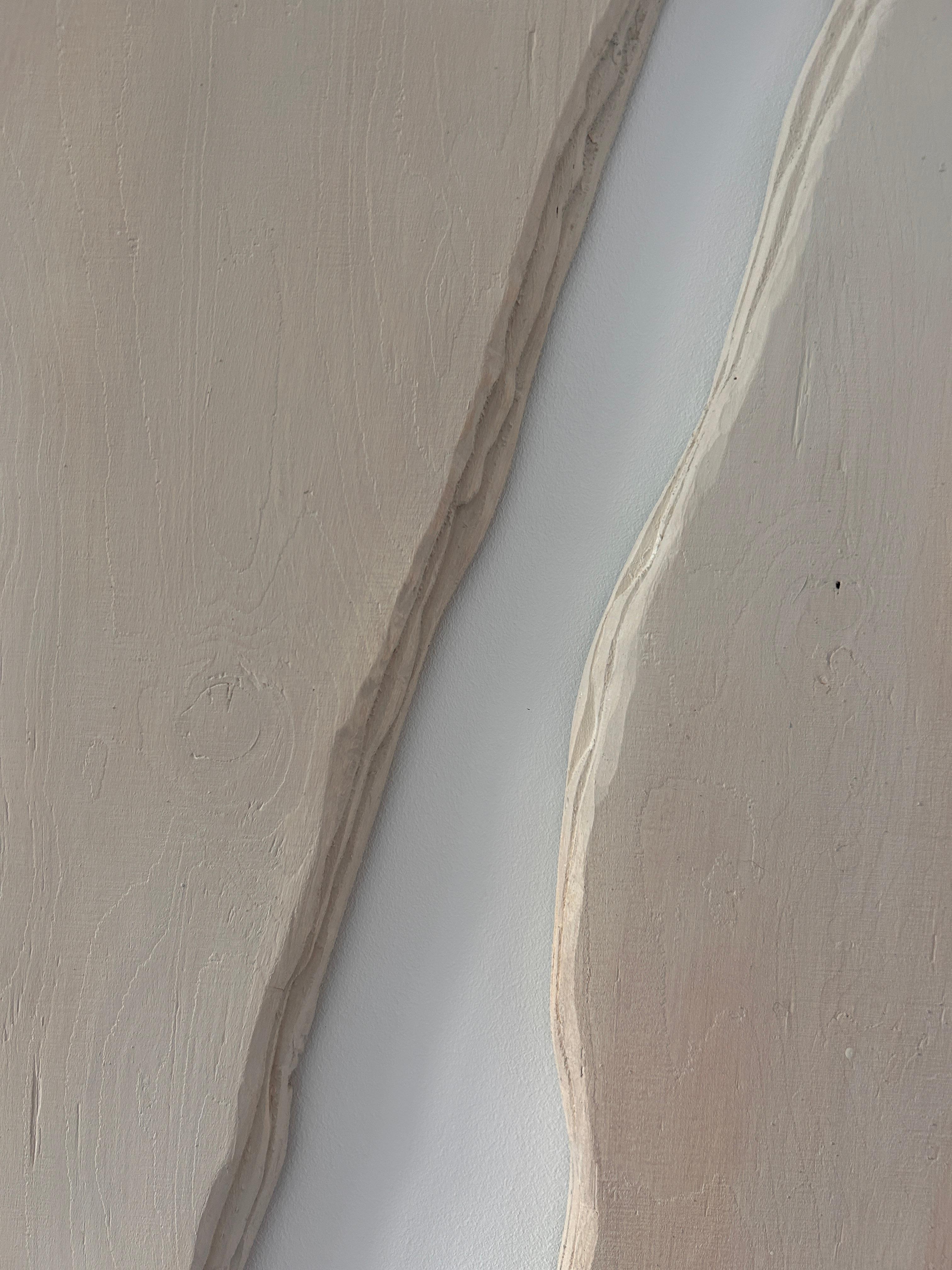 ABSTRACT Opera d'arte in legno bianco e grigio della spagnola Alicia Gimeno 2024 2