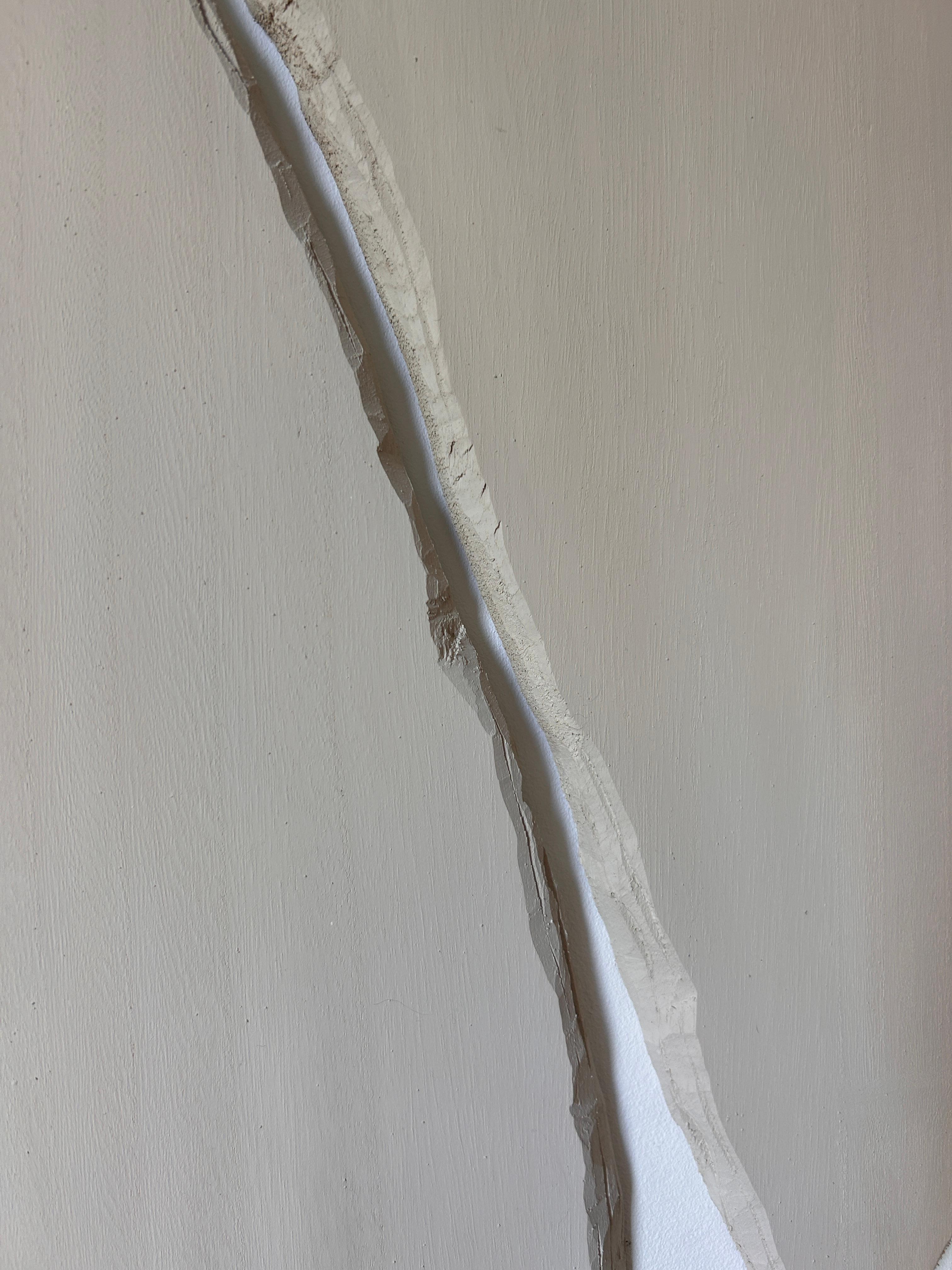 ABSTRACT Opera d'arte in legno bianco e grigio della spagnola Alicia Gimeno 2024 2