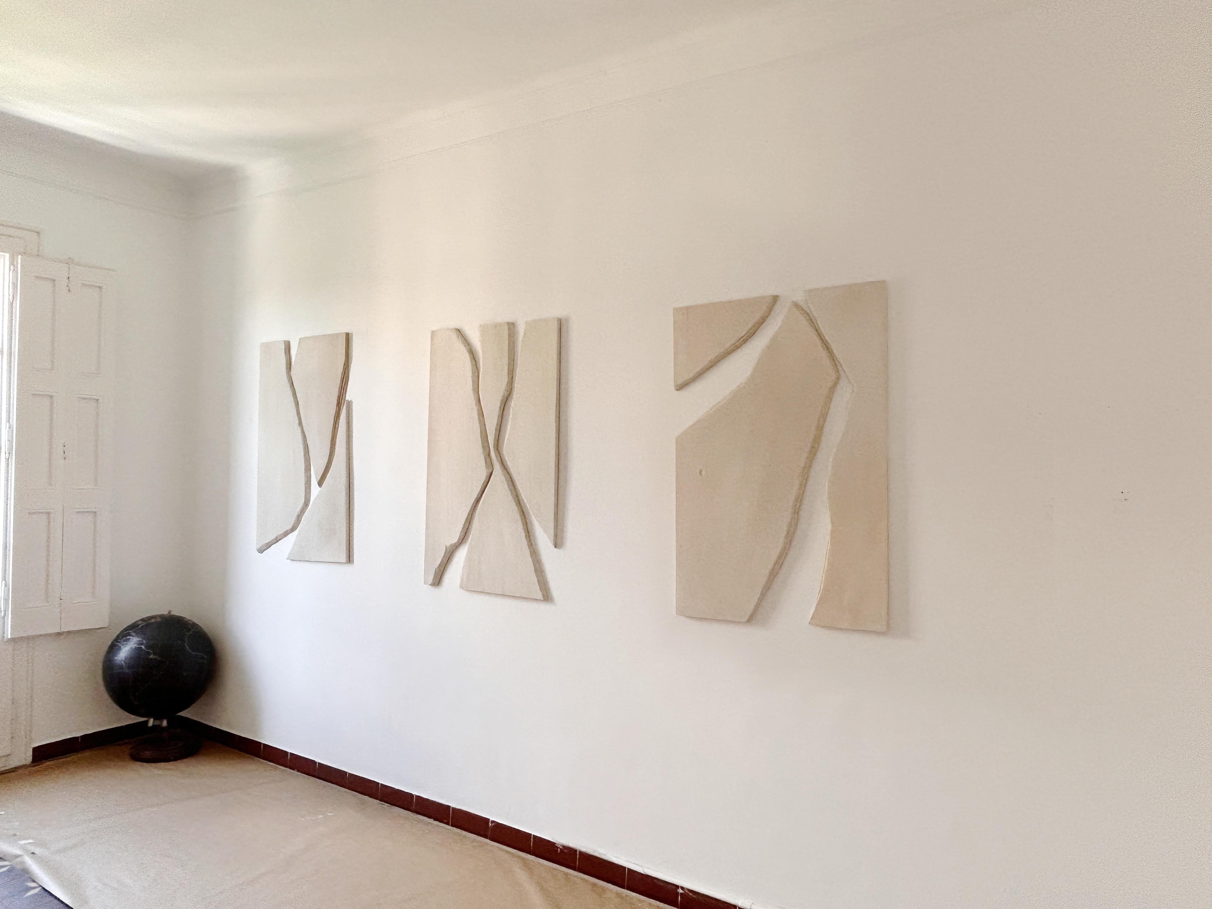 ABSTRACT Opera d'arte in legno bianco e grigio della spagnola Alicia Gimeno 2024 5