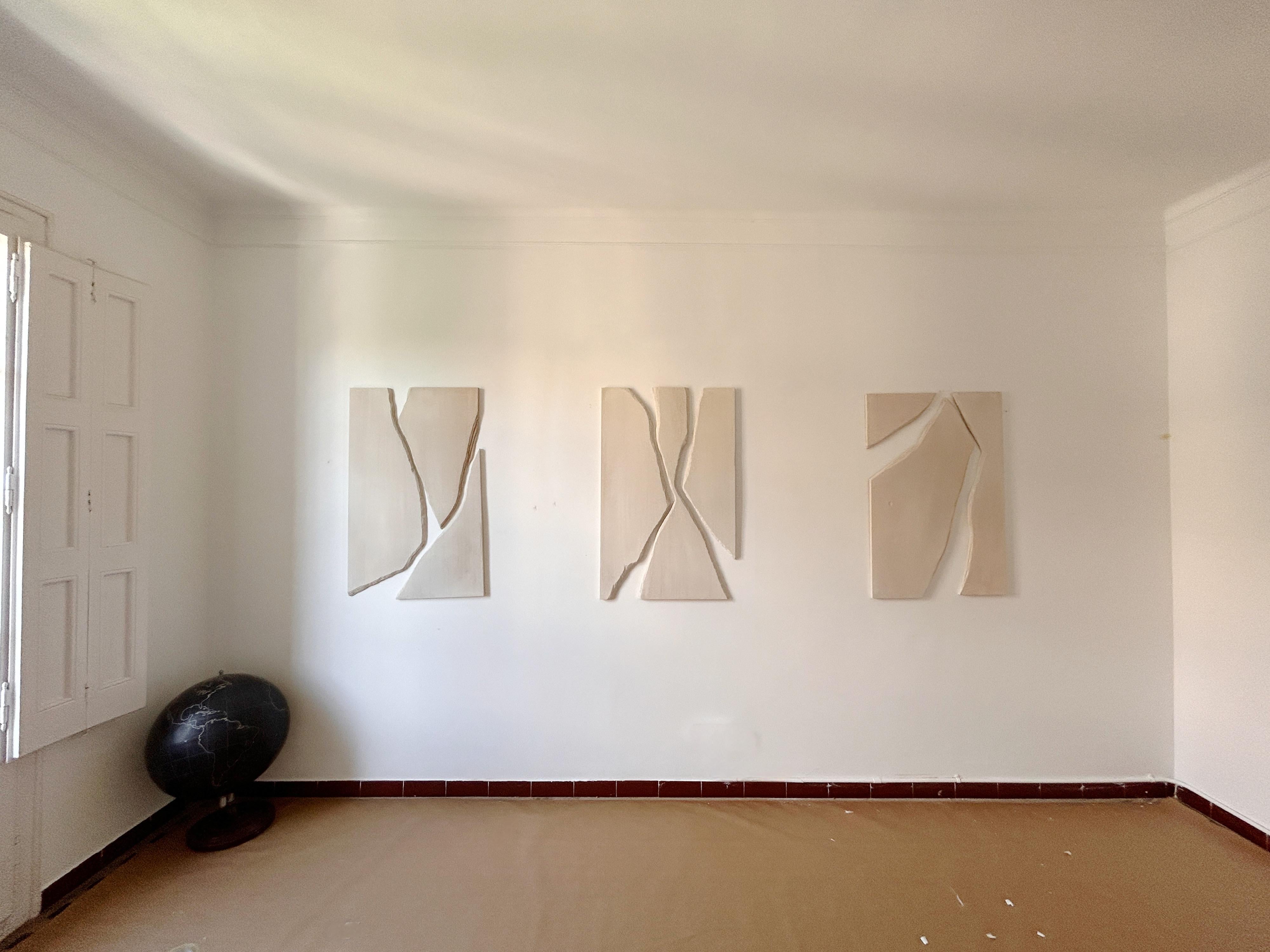 ABSTRACT Opera d'arte in legno bianco e grigio della spagnola Alicia Gimeno 2024 7