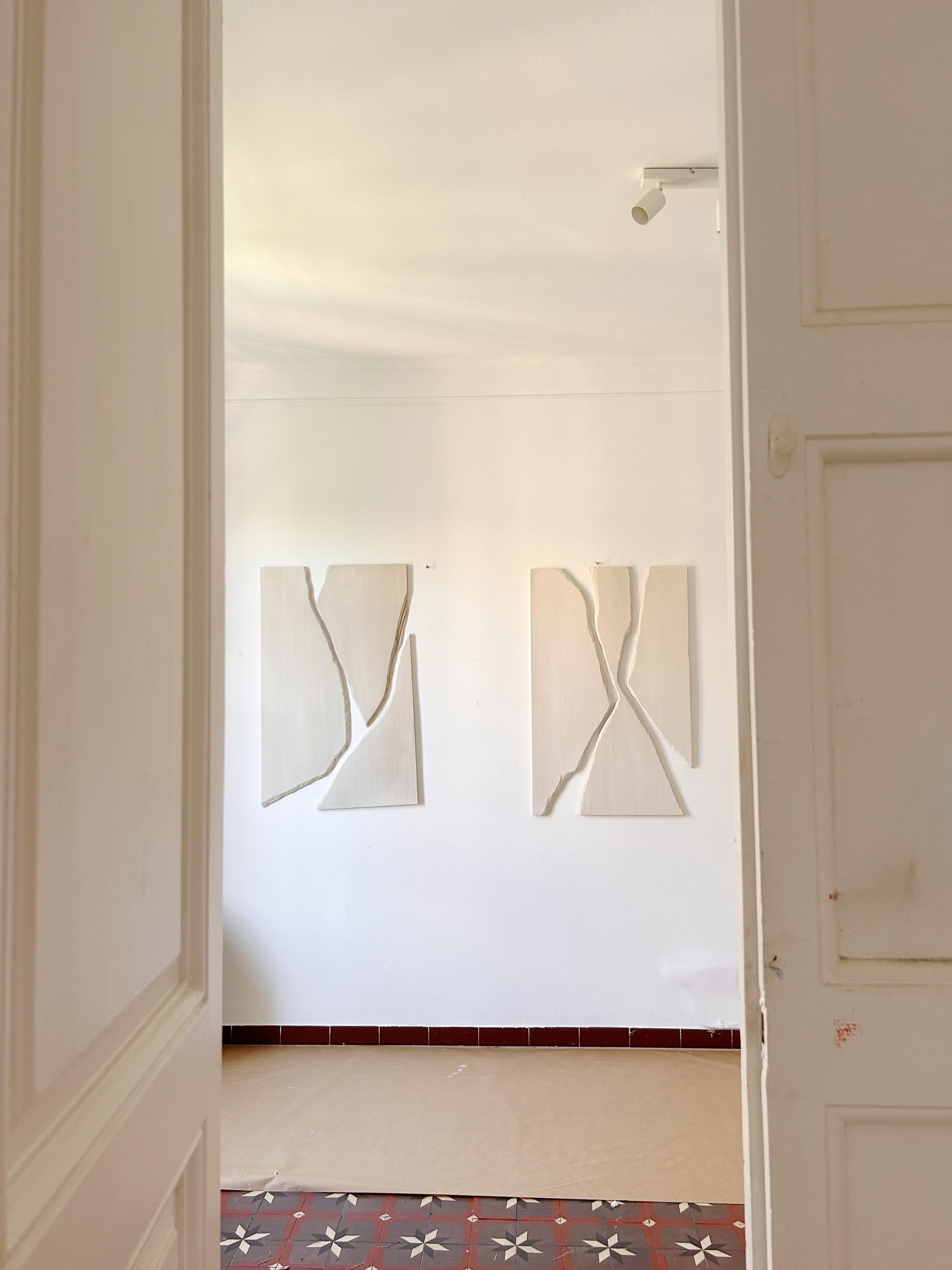 ABSTRACT Opera d'arte in legno bianco e grigio della spagnola Alicia Gimeno 2024 7
