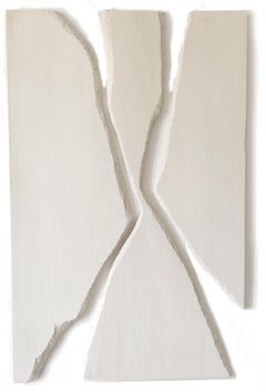 Œuvres d'art abstraites en bois blanc et gris par Alicia Gimeno 2024