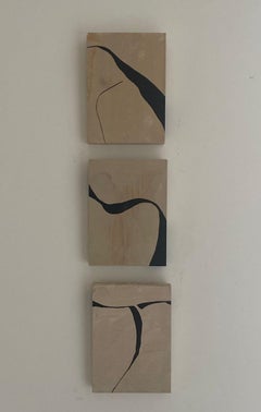 Peinture abstraite triptyque aux lignes noires minimales, artiste espagnole Alicia Gimeno 2023