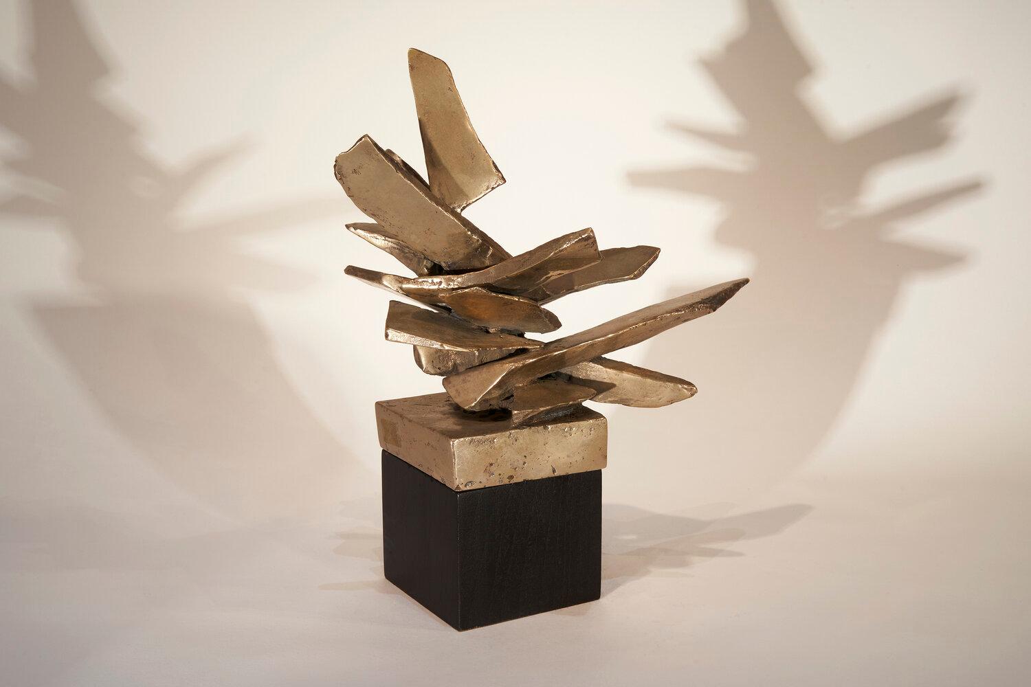 Alicia Penalba era una scultrice argentina, diplomata all'Ecole Supérieure des Beaux-Arts. La sua tecnica impressionante combina spiritualità e astrazione e le sue sculture assumono molte forme come immagini di processi evolutivi, metafore del