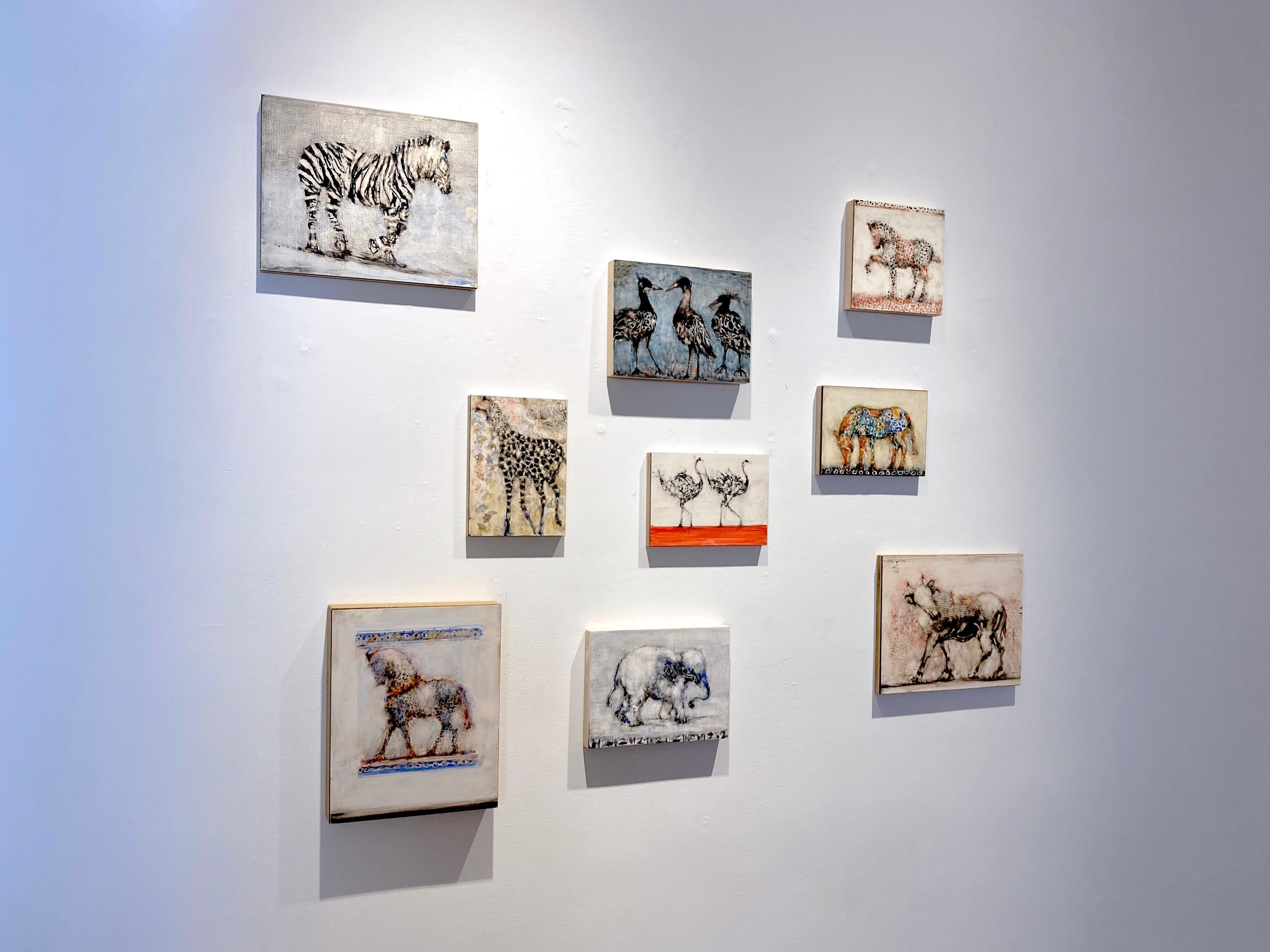 Turning Bull, peinture à l'huile sur panneau de taureau, tons terreux neutres et rouges - Contemporain Painting par Alicia Rothman