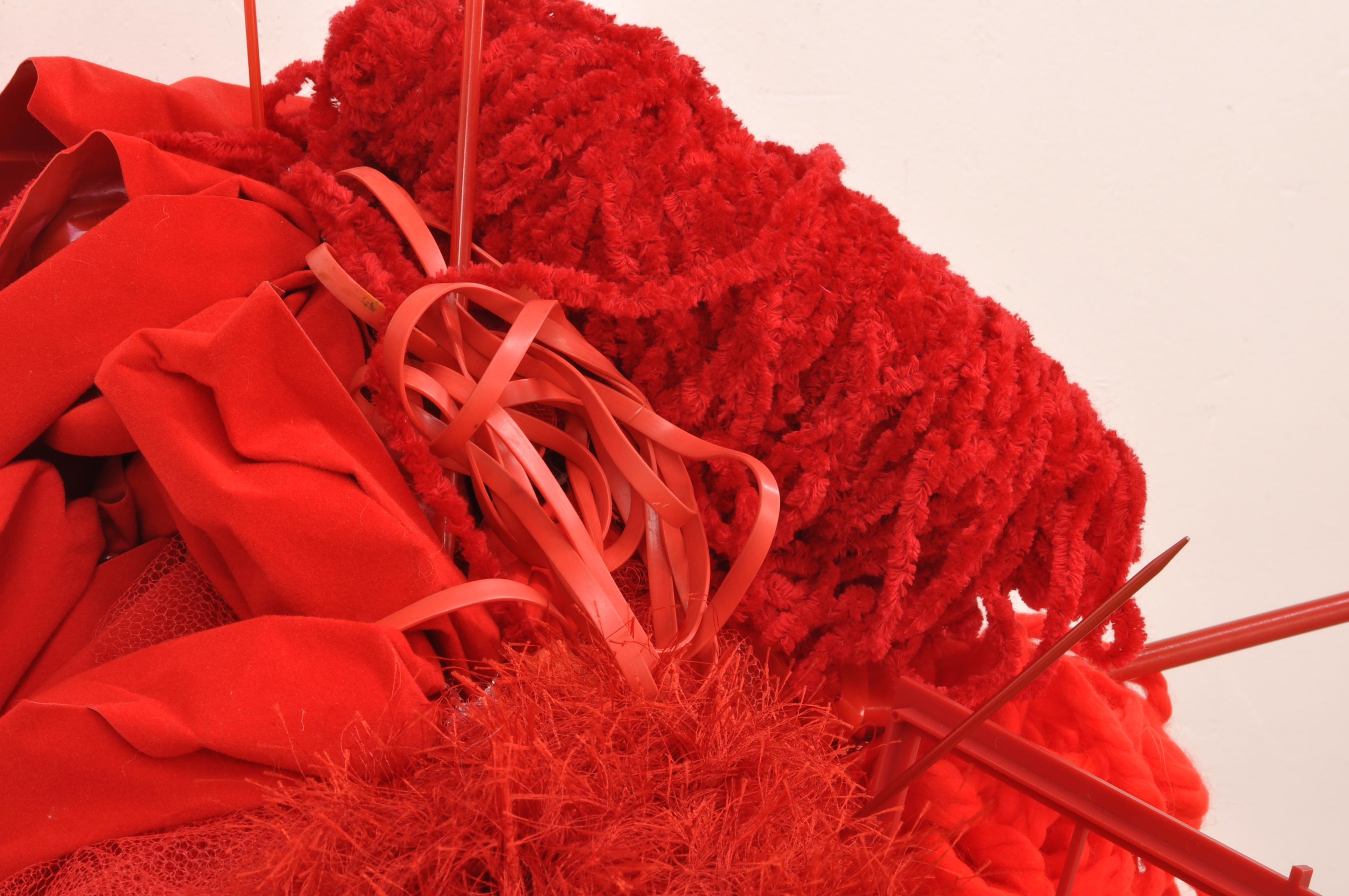 PRICK - Rote, monochrome Wand-Hängeskulptur mit gefundenen Objekten (Beige), Abstract Sculpture, von Alicia Thompson