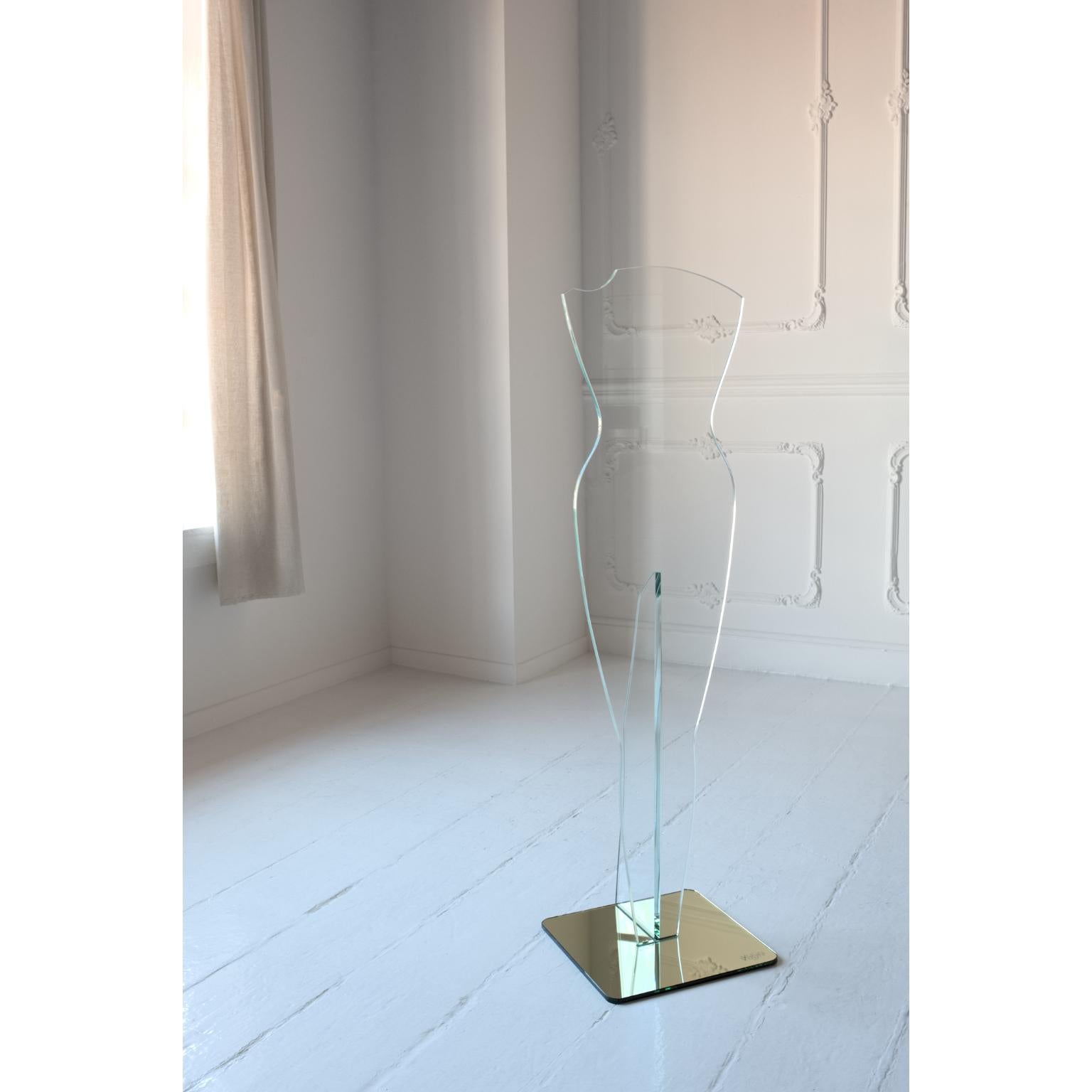 Alida Gold Mirror Valet Stand by VUUN ITALIA
Dimensions: D 35 x W 37 x H 132 cm. 
Materials: Extralight glass with gold mirror base.

Available in different finishes. Please contact us.

Touch of class
The sinuous lines of Alida evoke the female