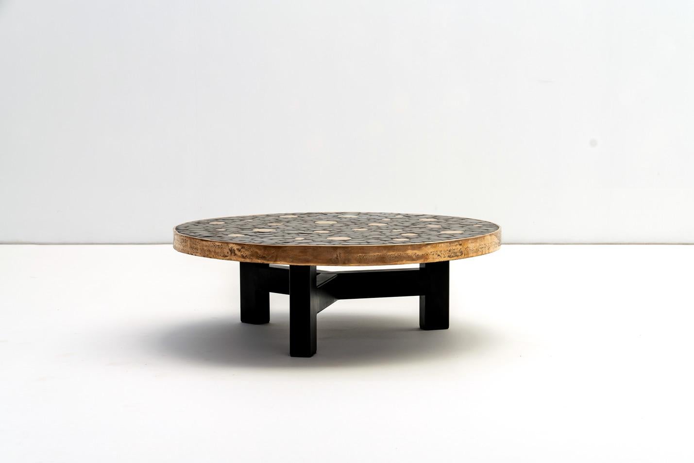 Aliette Vliers ceramic coffee table from Belgium In New Condition In Brussels, BE