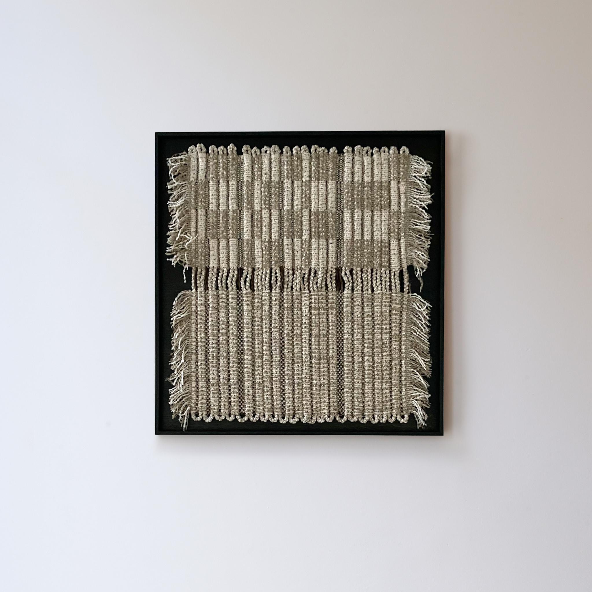 Wandskulptur „Aligned #1“ von Delphine Cobbaert (Postmoderne) im Angebot