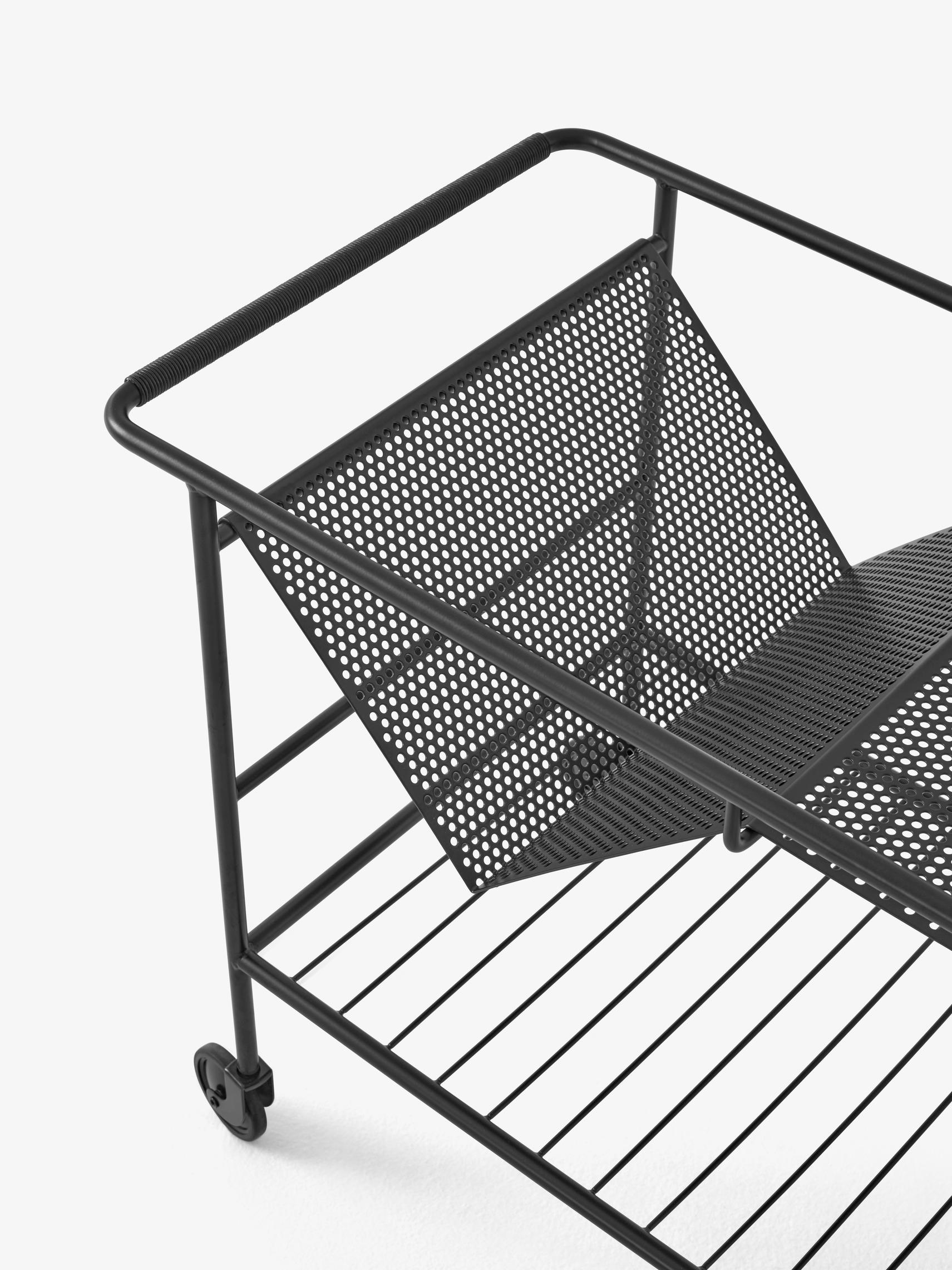 Trolley Alima NDS1 Nero Opaco Acciaio/Oak, di Note Design Studio per &Tradition In condizioni Nuovo in vendita a Dubai, AE