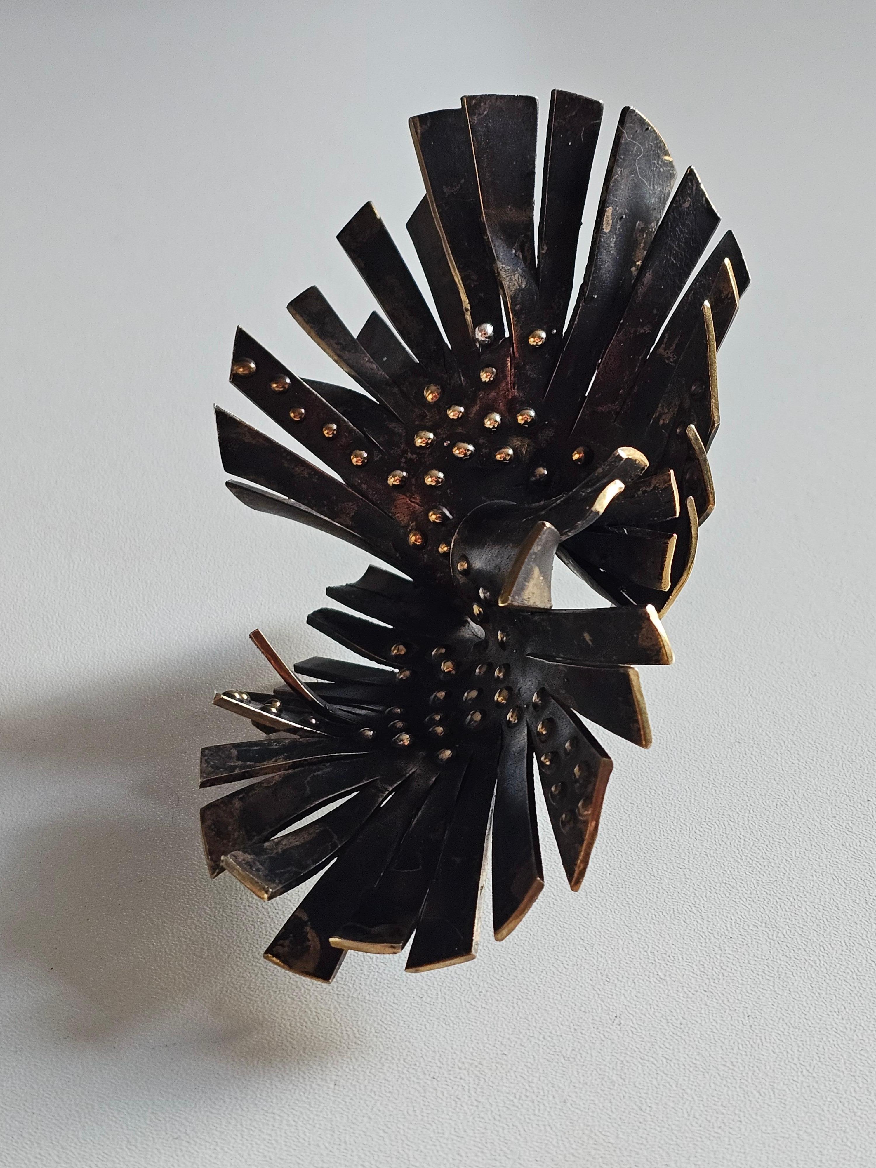 Alina Alamorean Big Flower Sculptural Contemporary Statement Ring Schwarz Messing (Zeitgenössisch) im Angebot