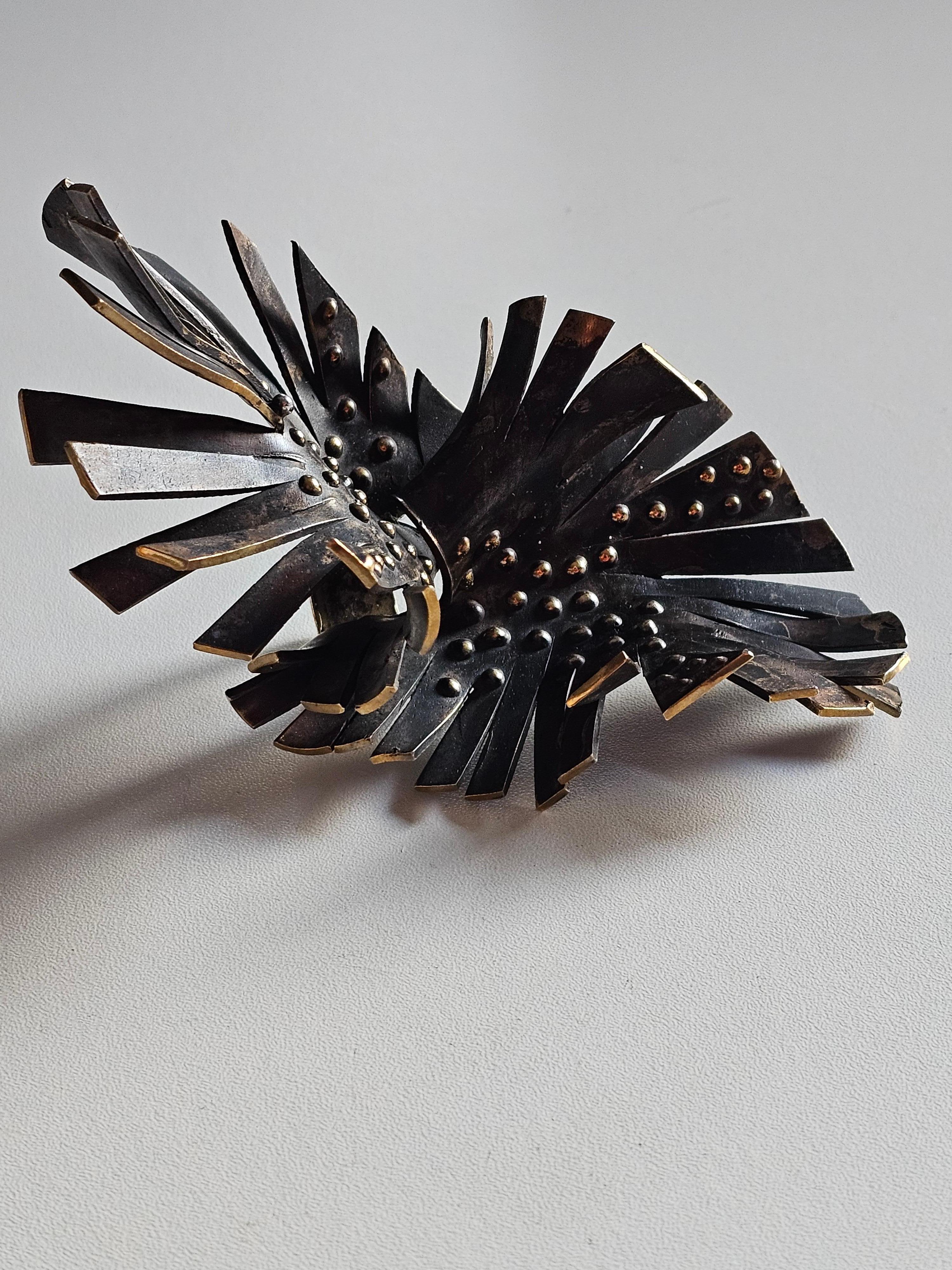 Alina Alamorean Big Flower Sculptural Contemporary Statement Ring Schwarz Messing für Damen oder Herren im Angebot