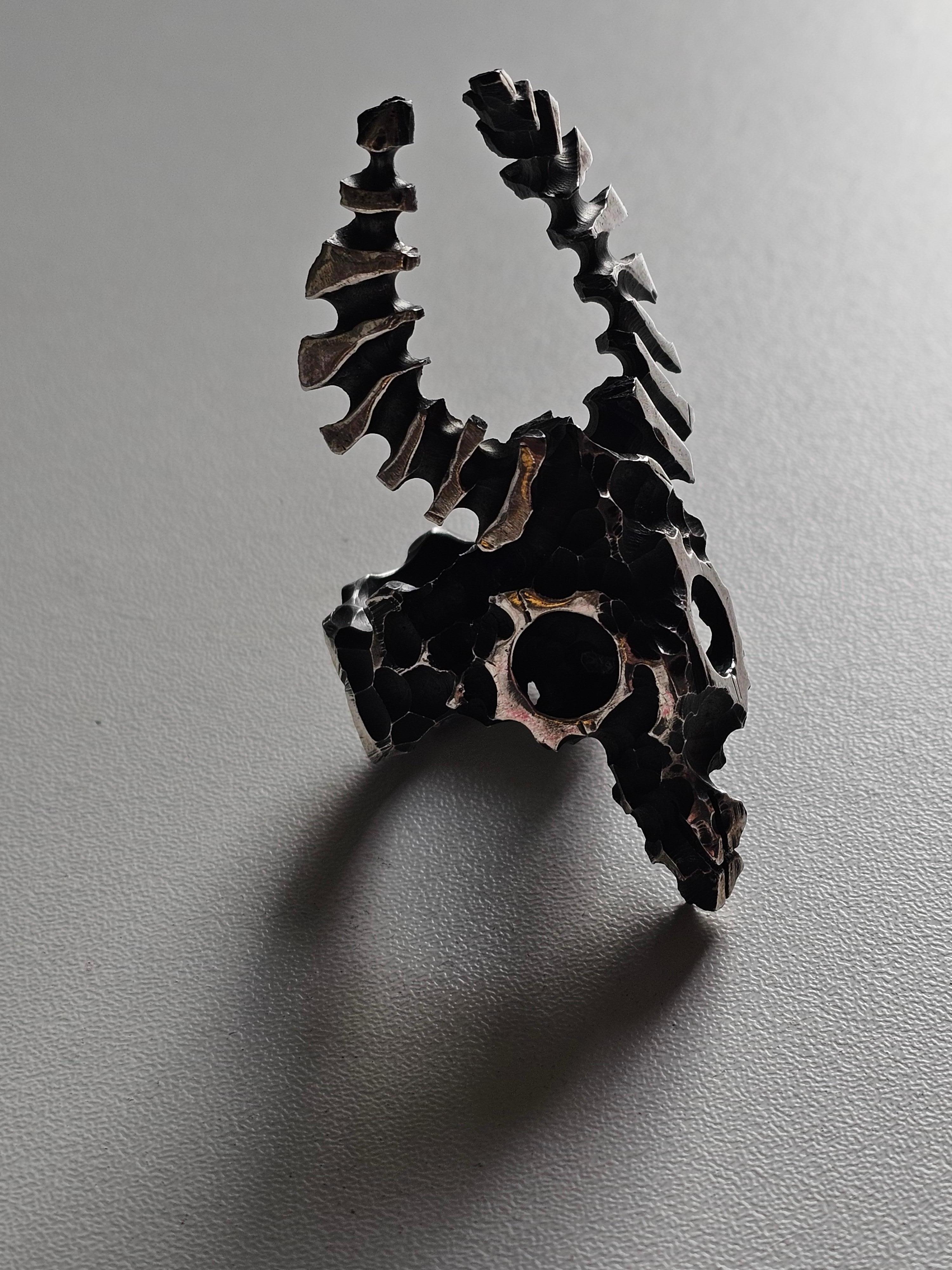 Alina Alamorean Bison Sculpted Contemporary Statement Ring Black Silver In New Condition For Sale In Fresnes, IDF