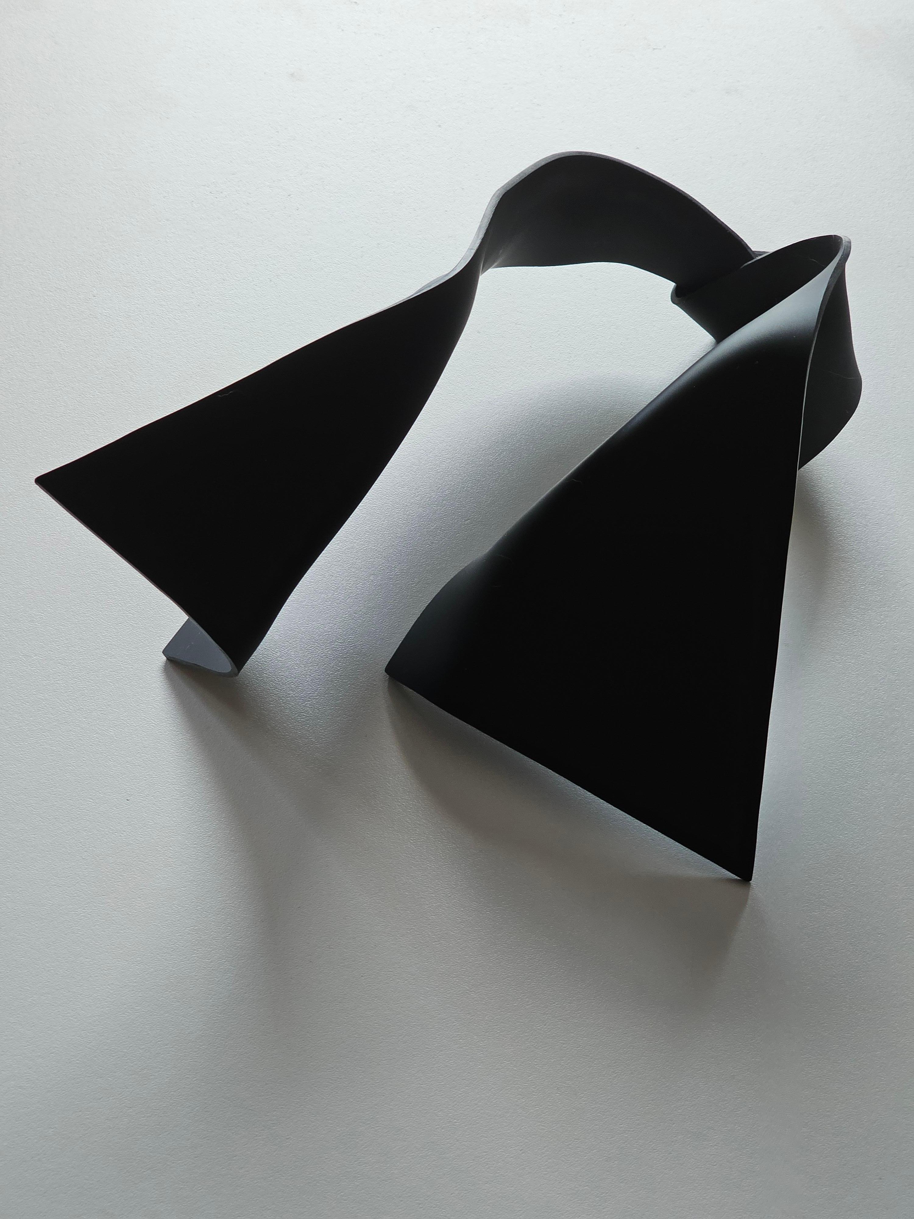 Contemporaneo Collare scultoreo contemporaneo Alina Alamorean nero Altuglass in vendita