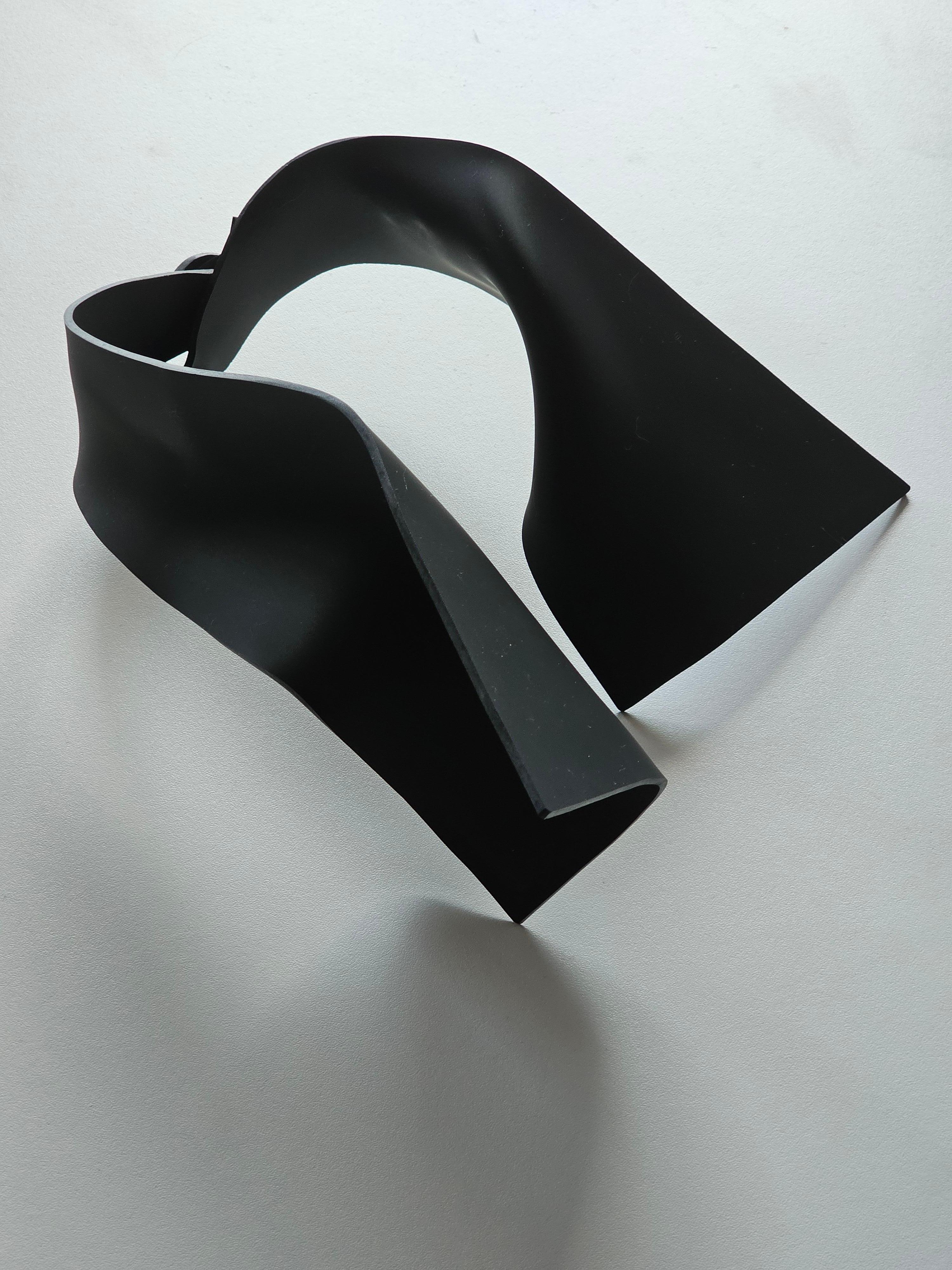 Collare scultoreo contemporaneo Alina Alamorean nero Altuglass In condizioni Nuovo in vendita a Fresnes, IDF