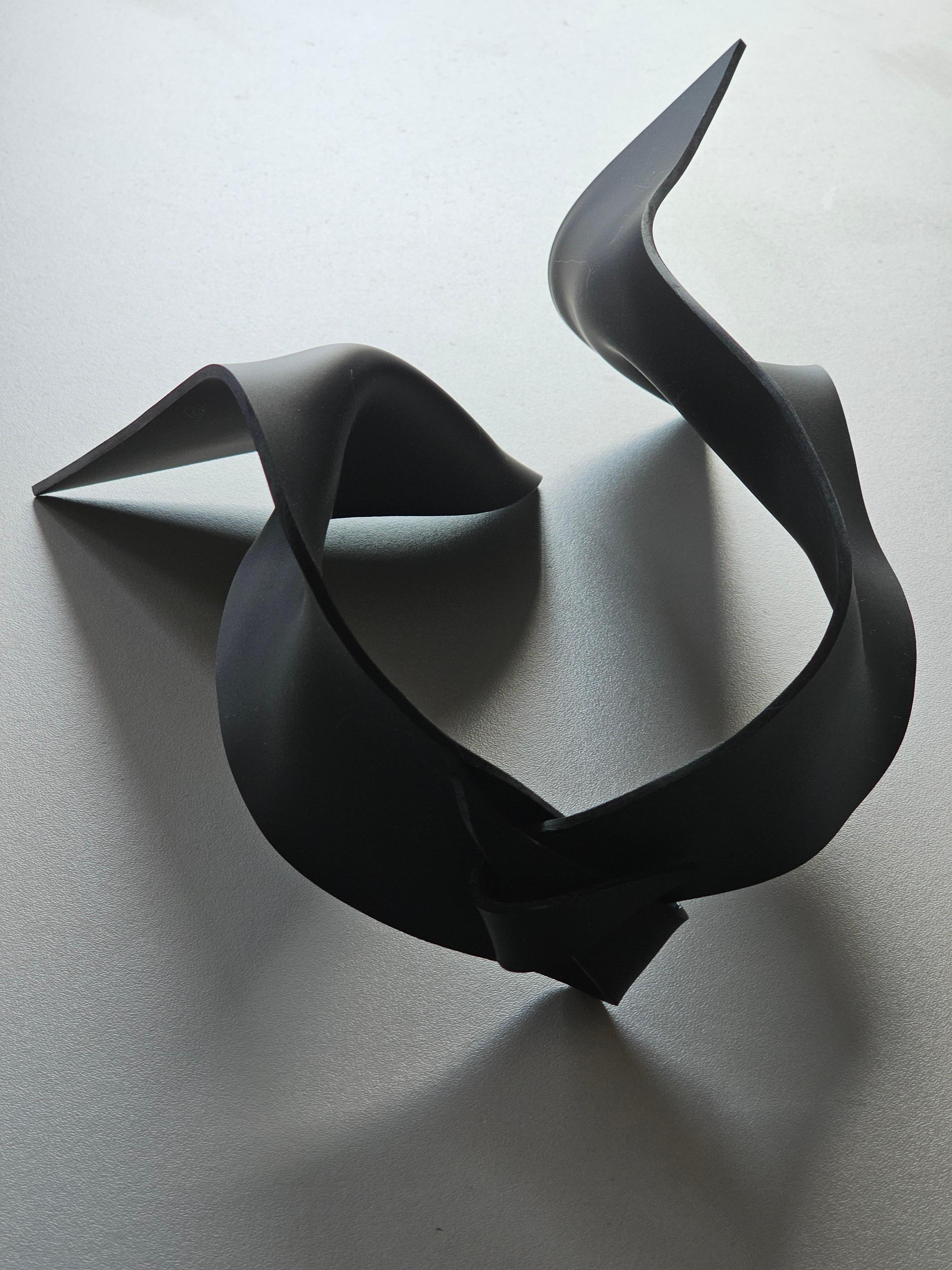 Collare scultoreo contemporaneo Alina Alamorean nero Altuglass in vendita 1
